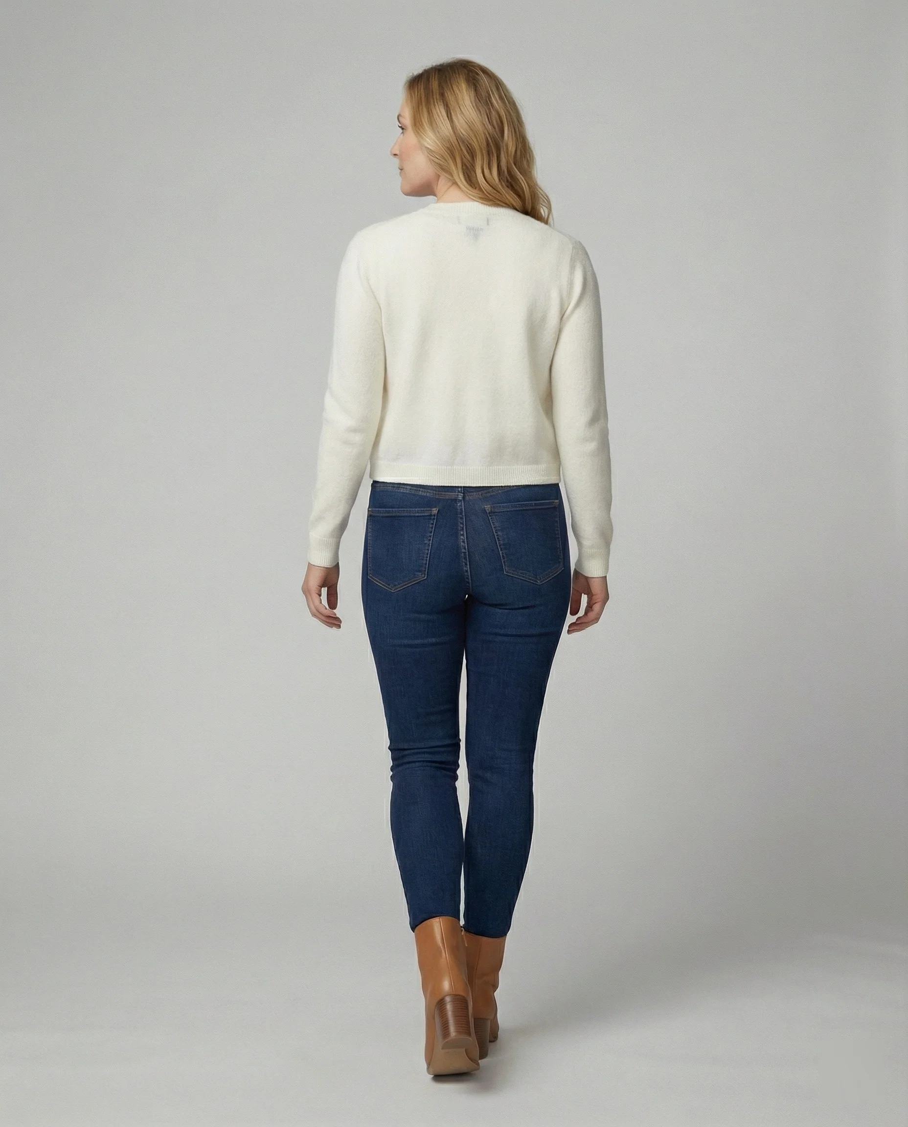 Kurze kastig geschnittene Feinstrick-Cardigan mit Rundhalsausschnitt und tonalem Knopfverschluss Heidi-Mode - Image 3