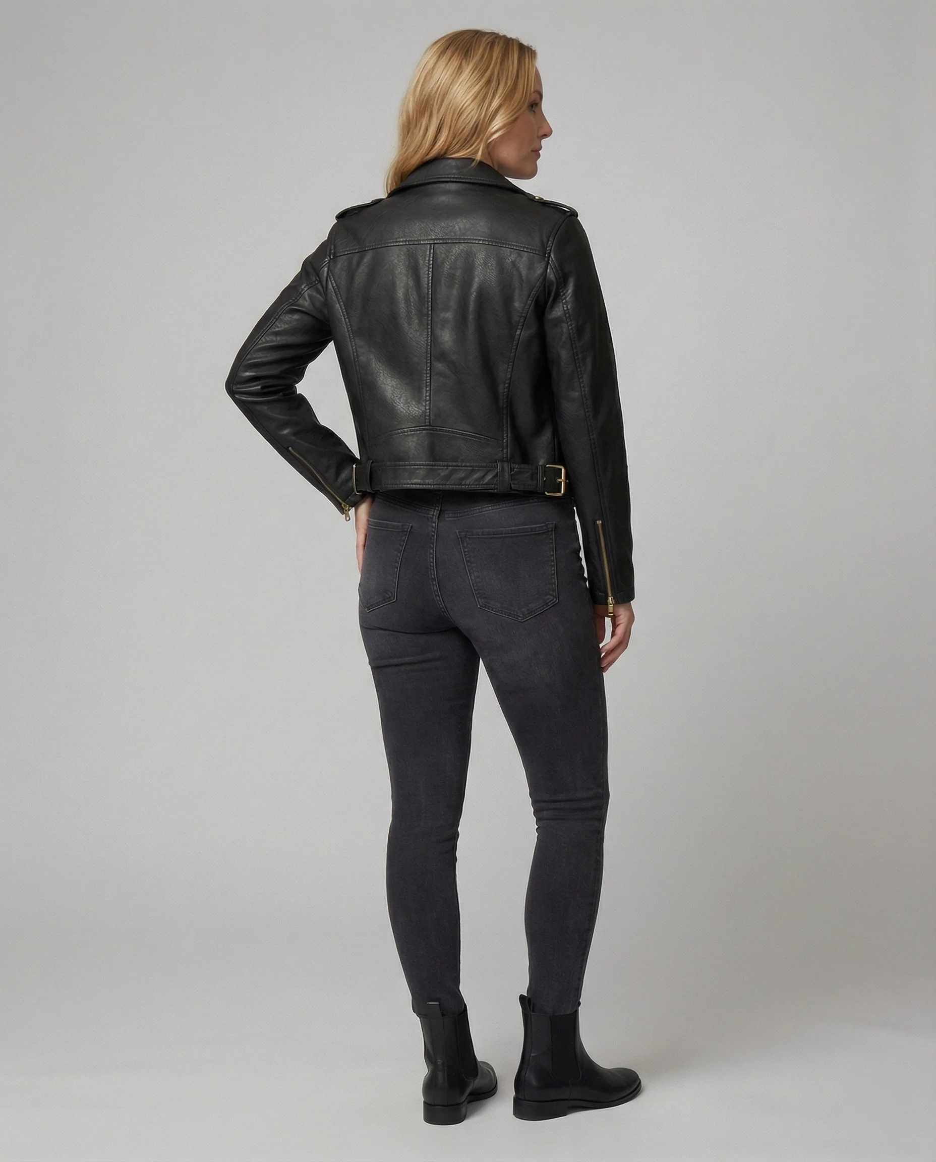 Kurze taillierte Biker-Lederjacke mit Reverskragen und Taillengürtel Heidi-Mode - Image 4