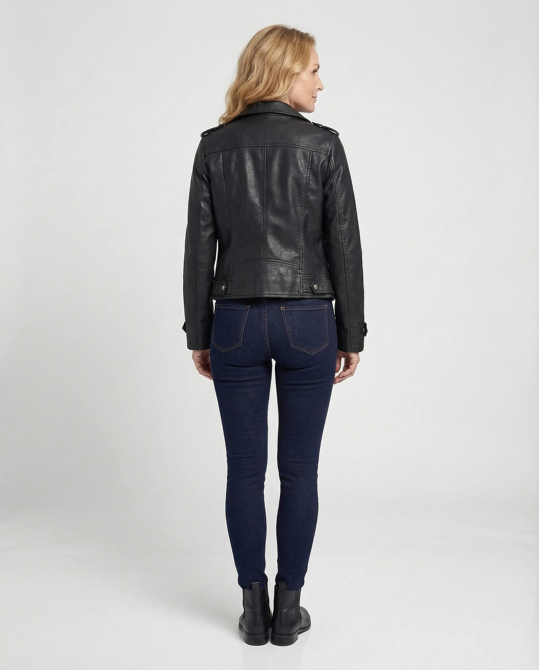 Damen kurze Bikerjacke aus Kunstleder mit asymmetrischem Zipper - Image 4