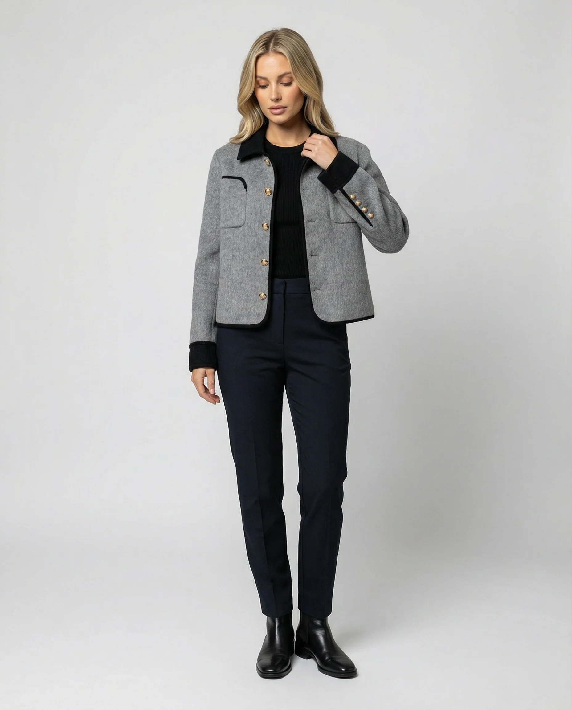 Damen kurze Wollmix-Tweedjacke mit Zierknopfleiste und Brusttasche Heidi-Mode - Image 2