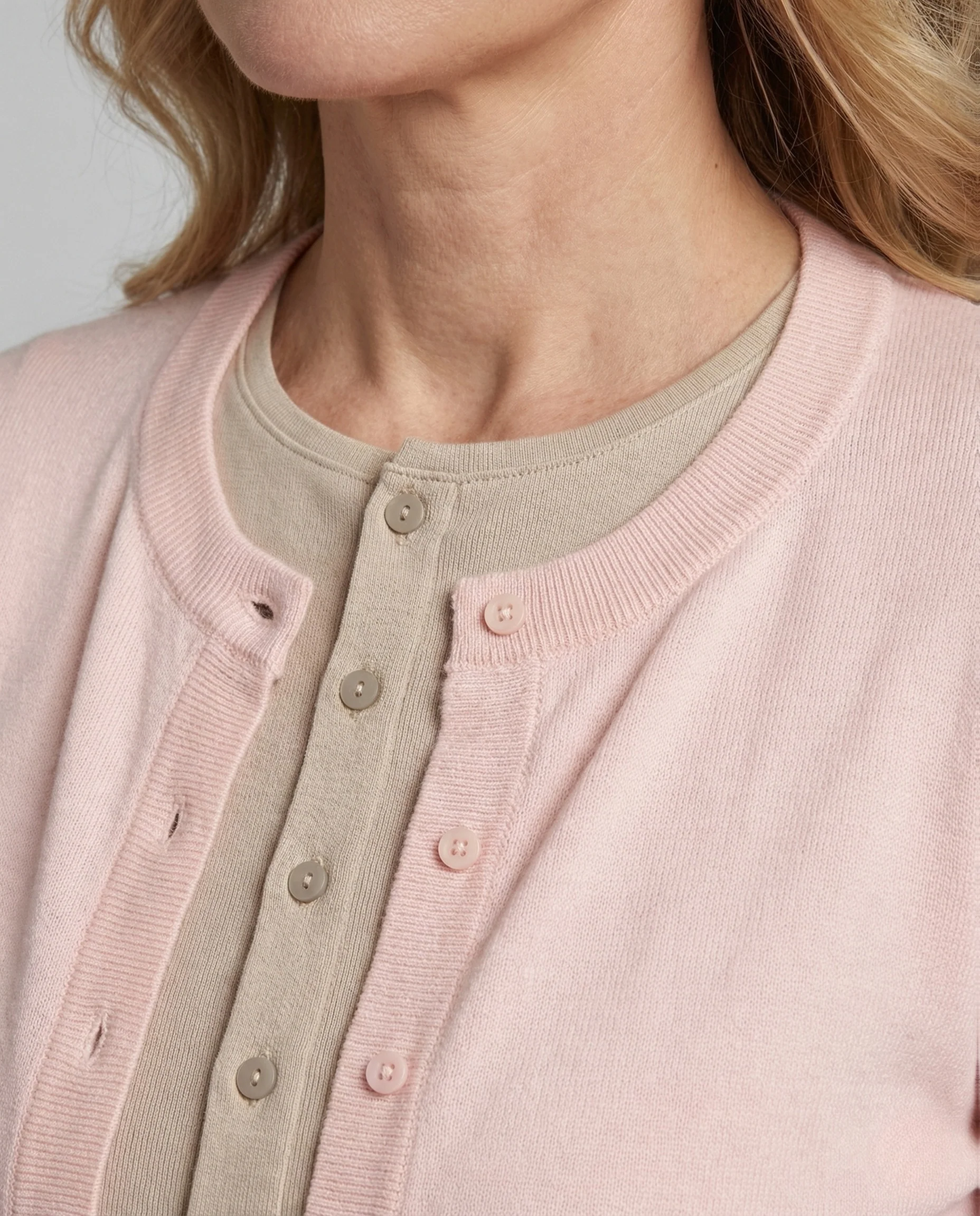 Damen Feinstrick Cardigan kurz mit Knopfleiste - Image 3