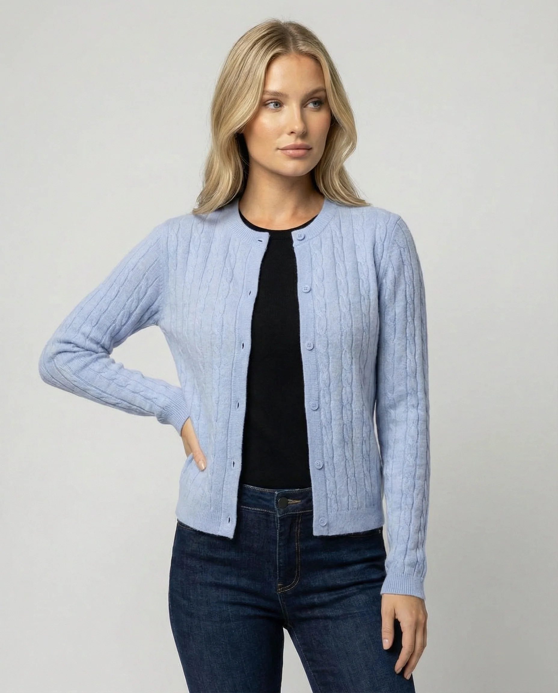 Damen kurzes Zopfmuster-Cardigan mit Rundhalsausschnitt und minimalistischer Knopfleiste Heidi-Mode