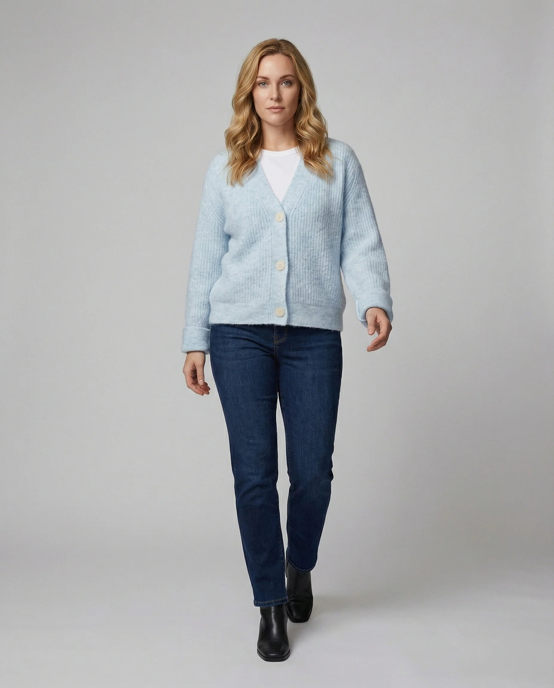 Kurzgeschnittener Cropped-Cardigan mit breiten Rippen, überschnittener Schulter und markanter Knopfleiste Heidi-Mode - Image 4