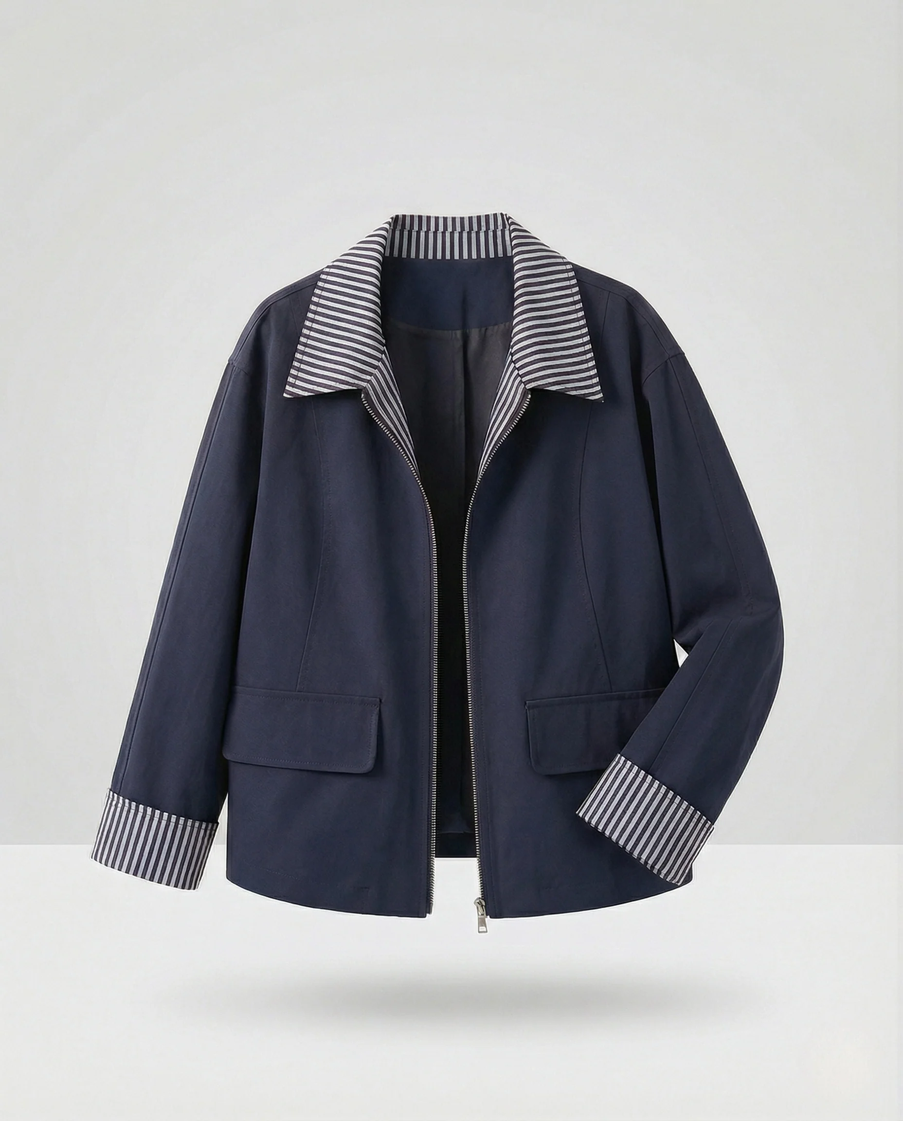 Kurzjacke im boxigen Schnitt mit gestreiftem Kontrastkragen und Umschlagärmeln Heidi Mode - Image 6