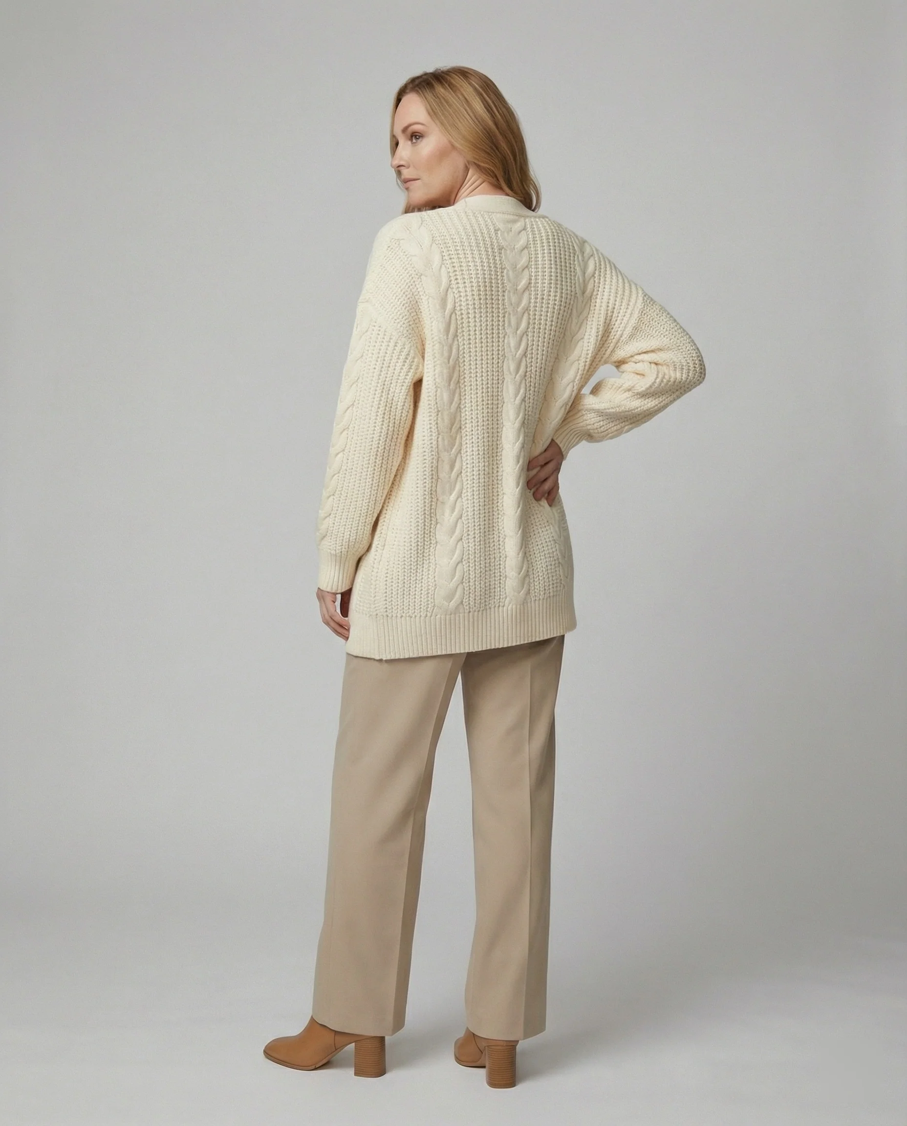 Langer offener Zopfmuster-Mantelcardigan mit voluminösen Glockenärmeln und geripptem Saum Heidi-Mode - Image 4