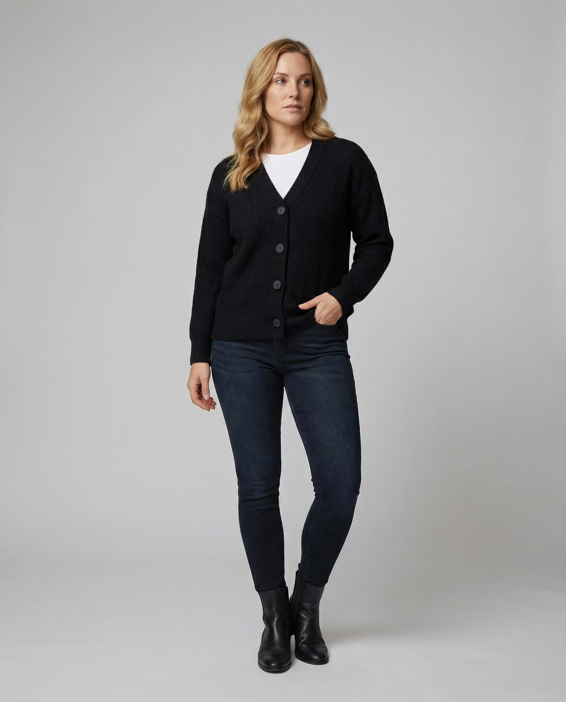 Lässiger Grobstrick-Cardigan mit tiefem V-Ausschnitt geripptem Knopfsteg und überschnittener Schulter Heidi-Mode