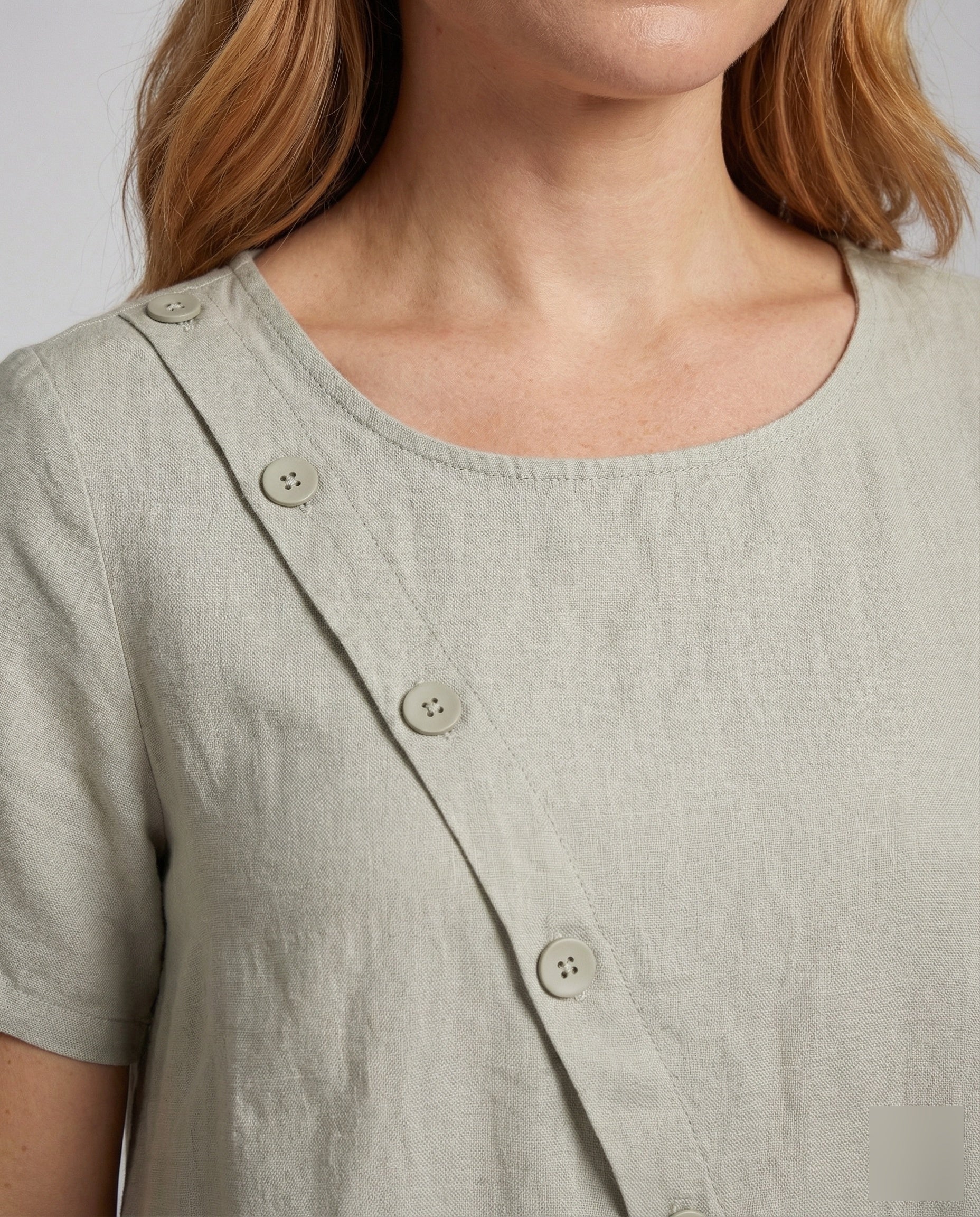 Damen Leinen Kurzkleid in A-Linie mit Taschen - Image 3