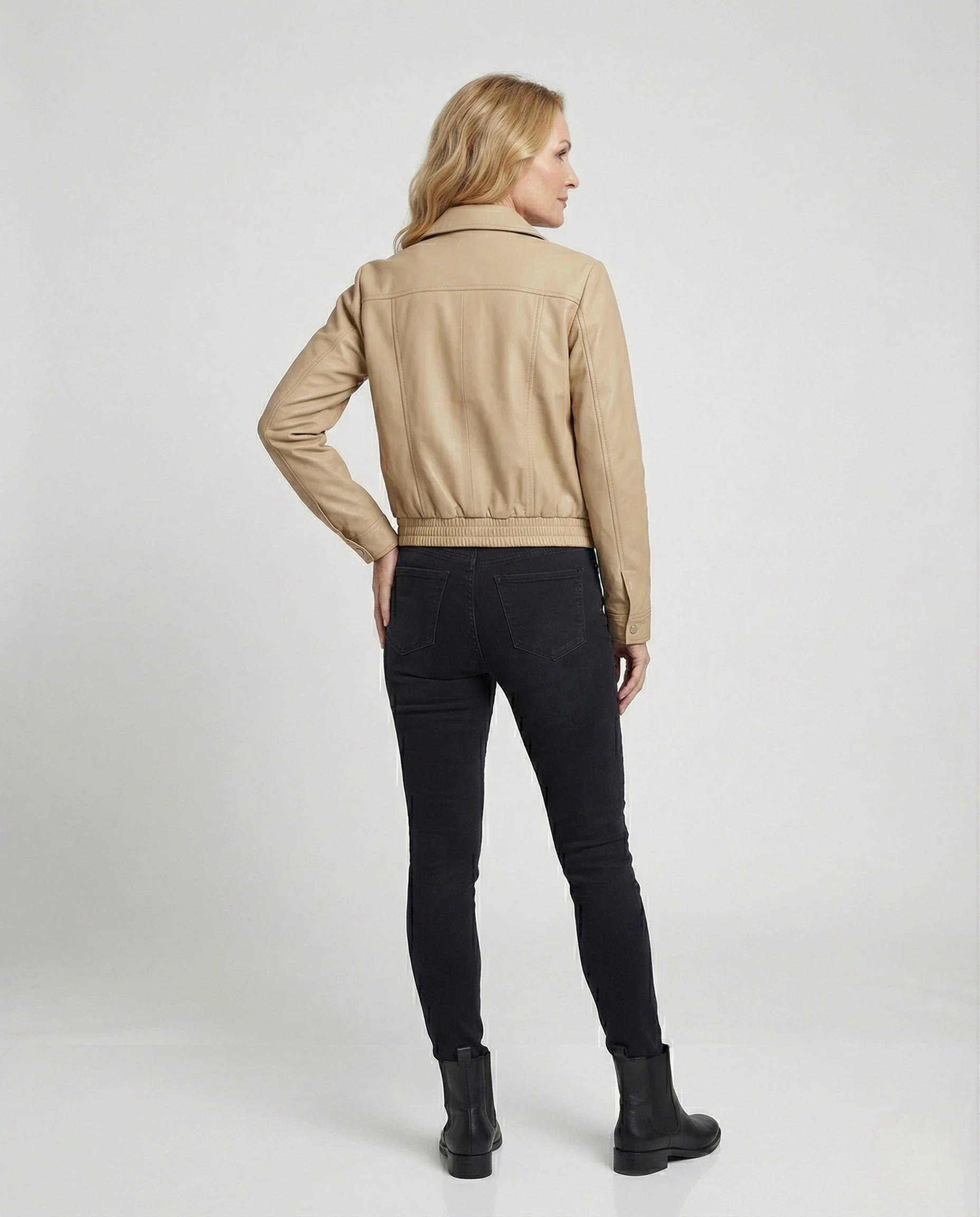 Lässiges Ensemble aus kurzer Blousonjacke und weiter Bundfaltenhose Heidi Mode - Image 3