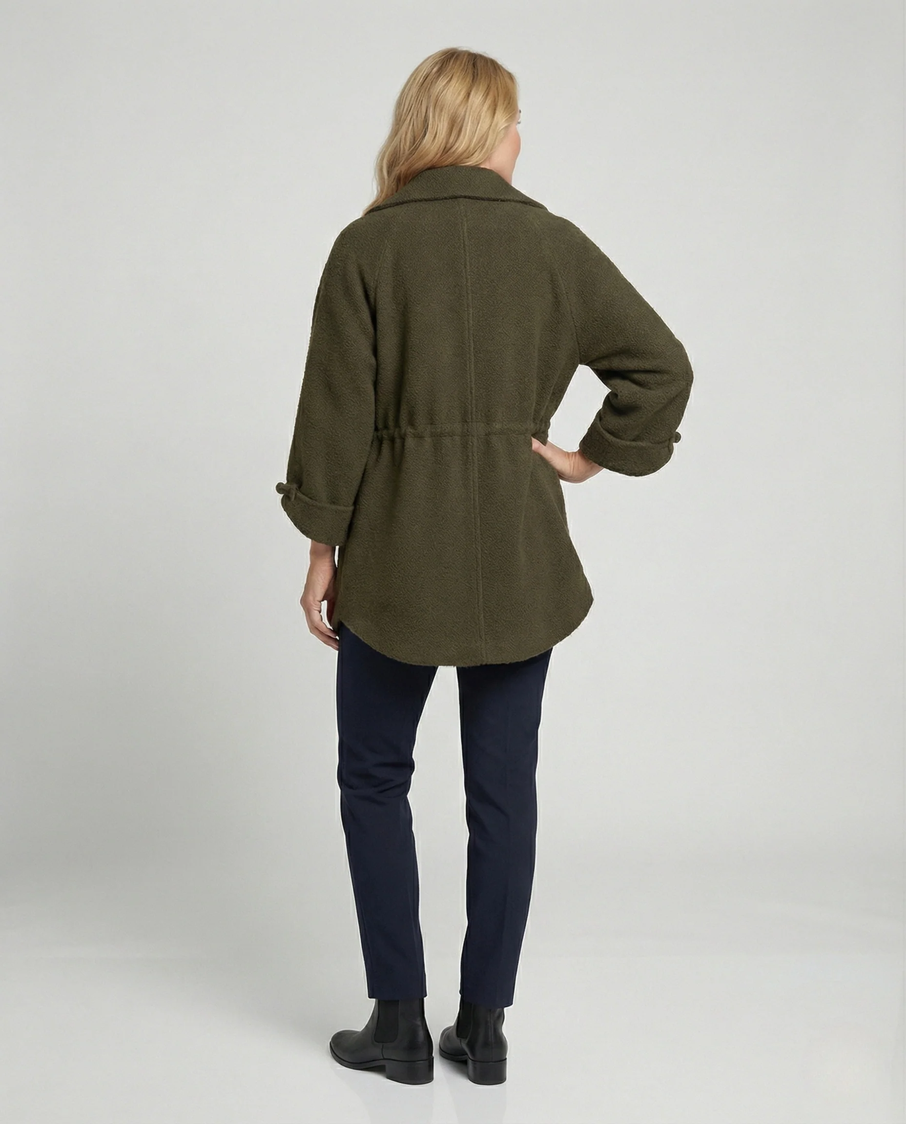 Legerer Bouclé-Mantel mit Reverskragen, Kordelzugtaillierung und aufgesetzten Taschen Heidi Mode - Image 4