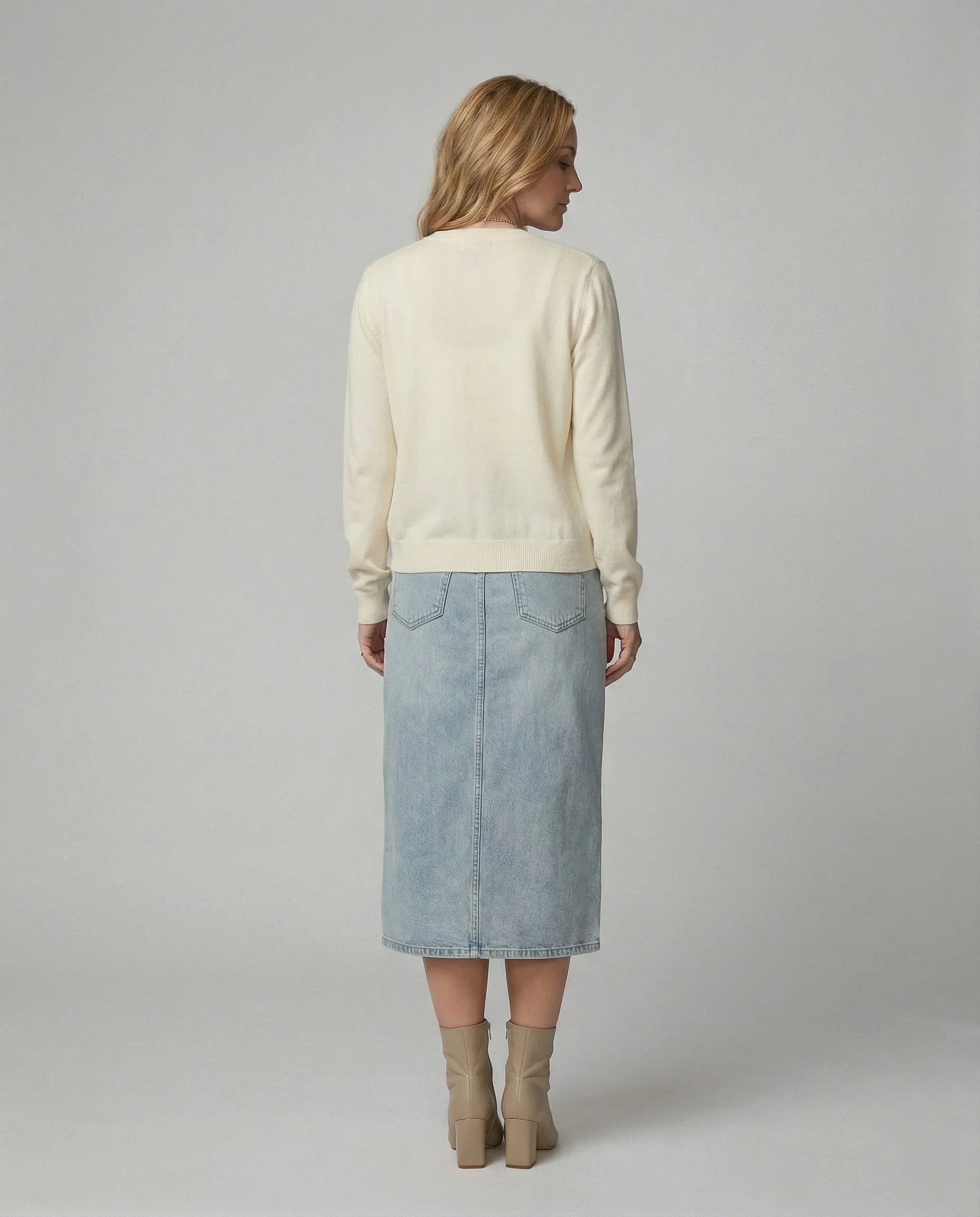 Leichte Feinstrick-Cardigan mit Rundhalsausschnitt, soften Rippbündchen und minimalistischer Knopfleiste Heidi-Mode - Image 4