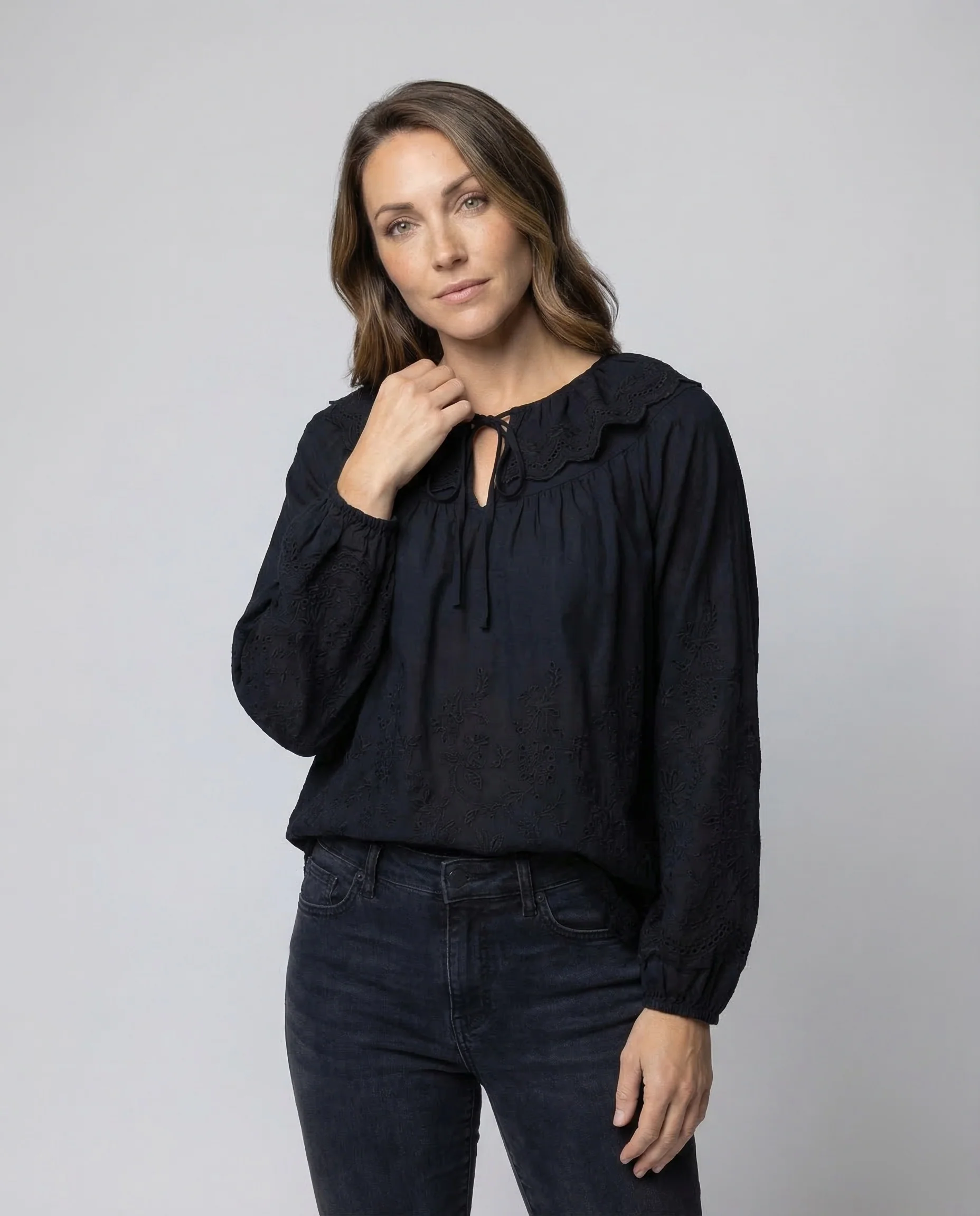 Damen Lochstickerei Bluse Volant - Image 2