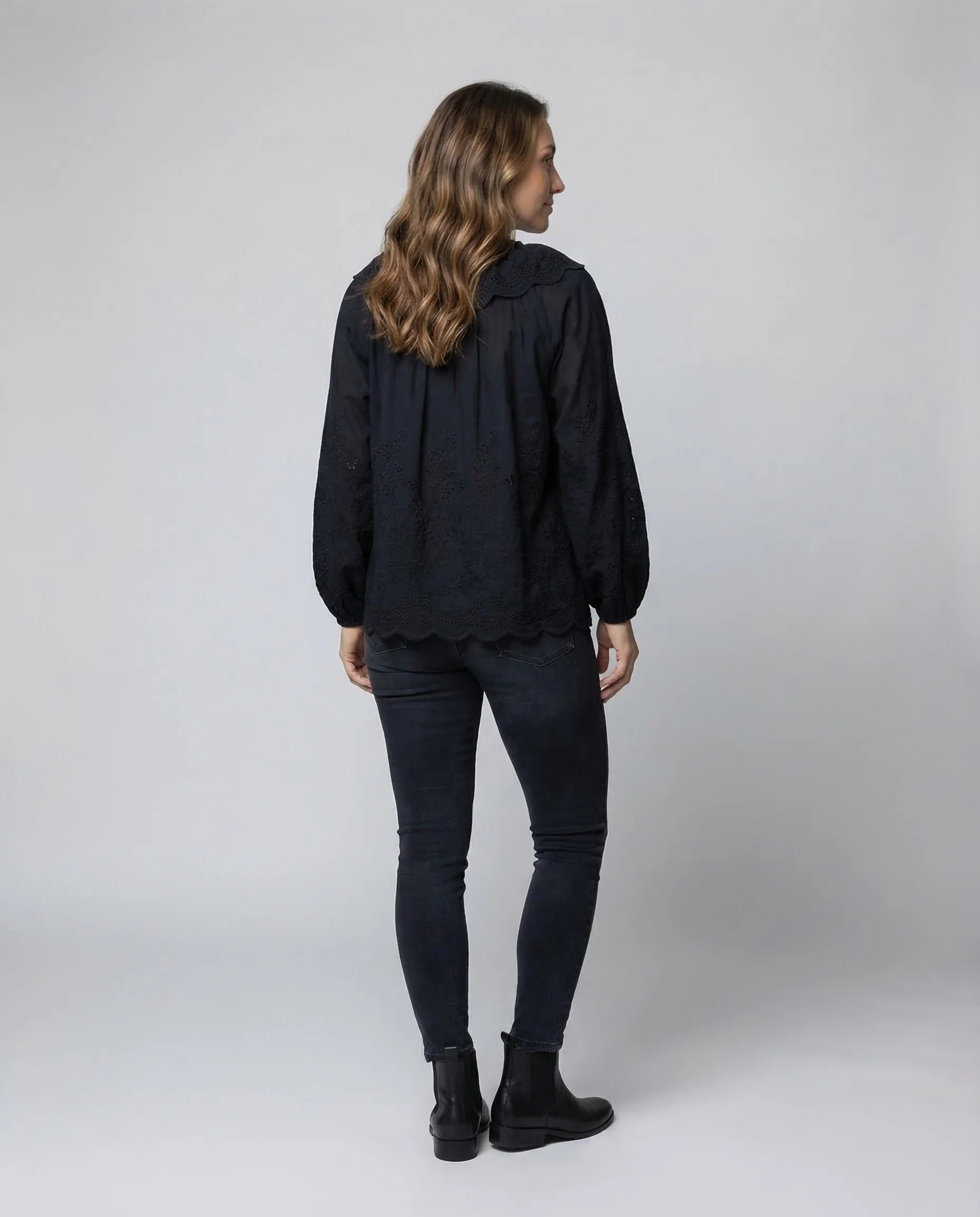 Damen Lochstickerei Bluse Volant - Image 4