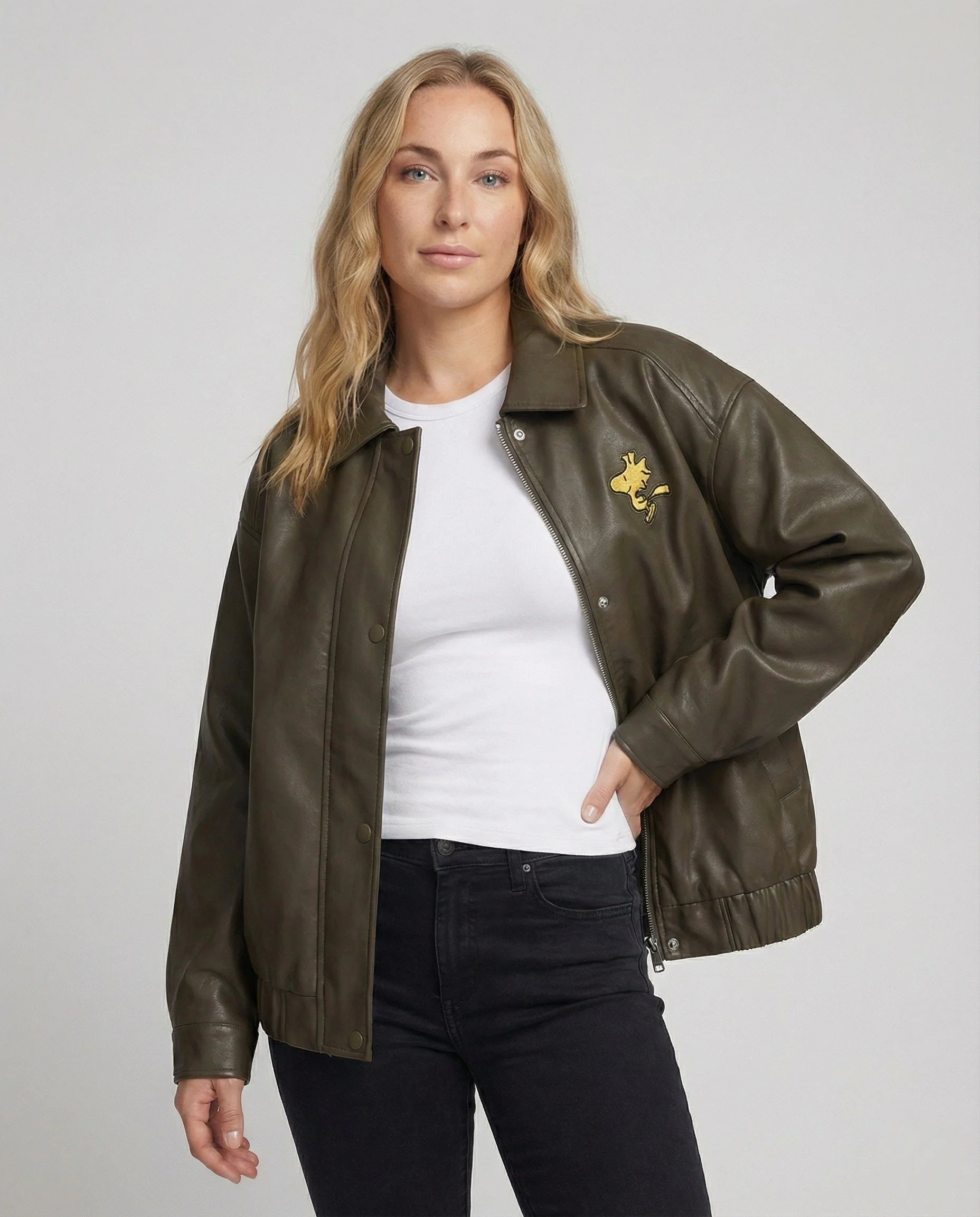 Lockere Kunstlederjacke im Bomberstil mit gesticktem Rückenmotiv, Druckknopfverschluss und elastischem Saum Heidi-Mode - Image 2