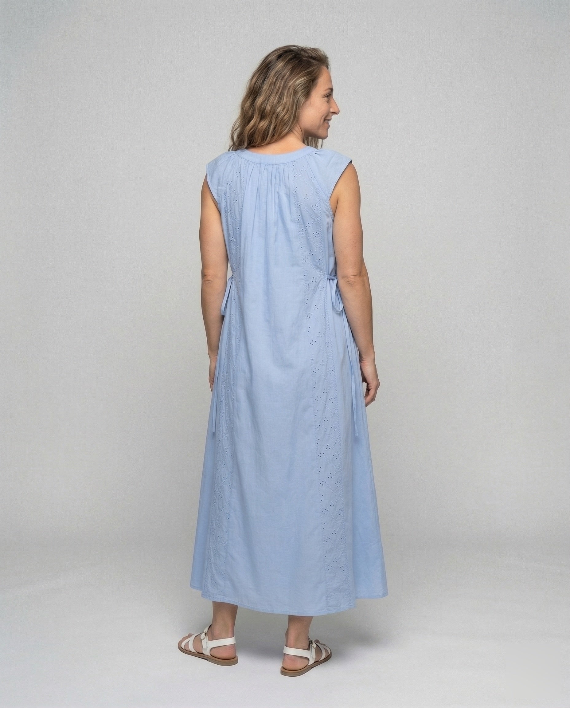 Damen Baumwoll Maxikleid mit Broderie Einsätzen - Image 4