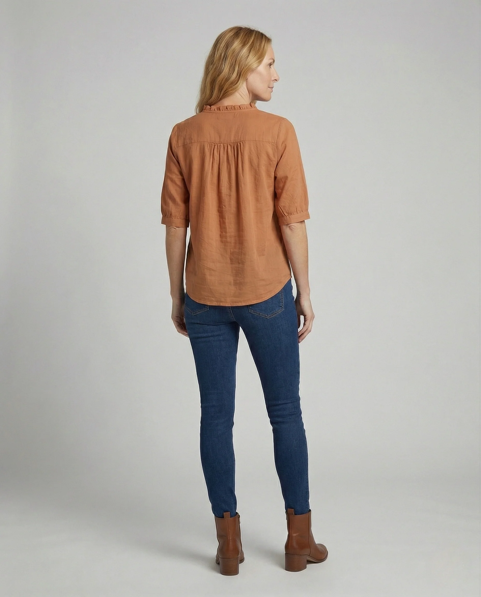 Damen Kurzbluse mit Geraffter Brustpartie - Image 4