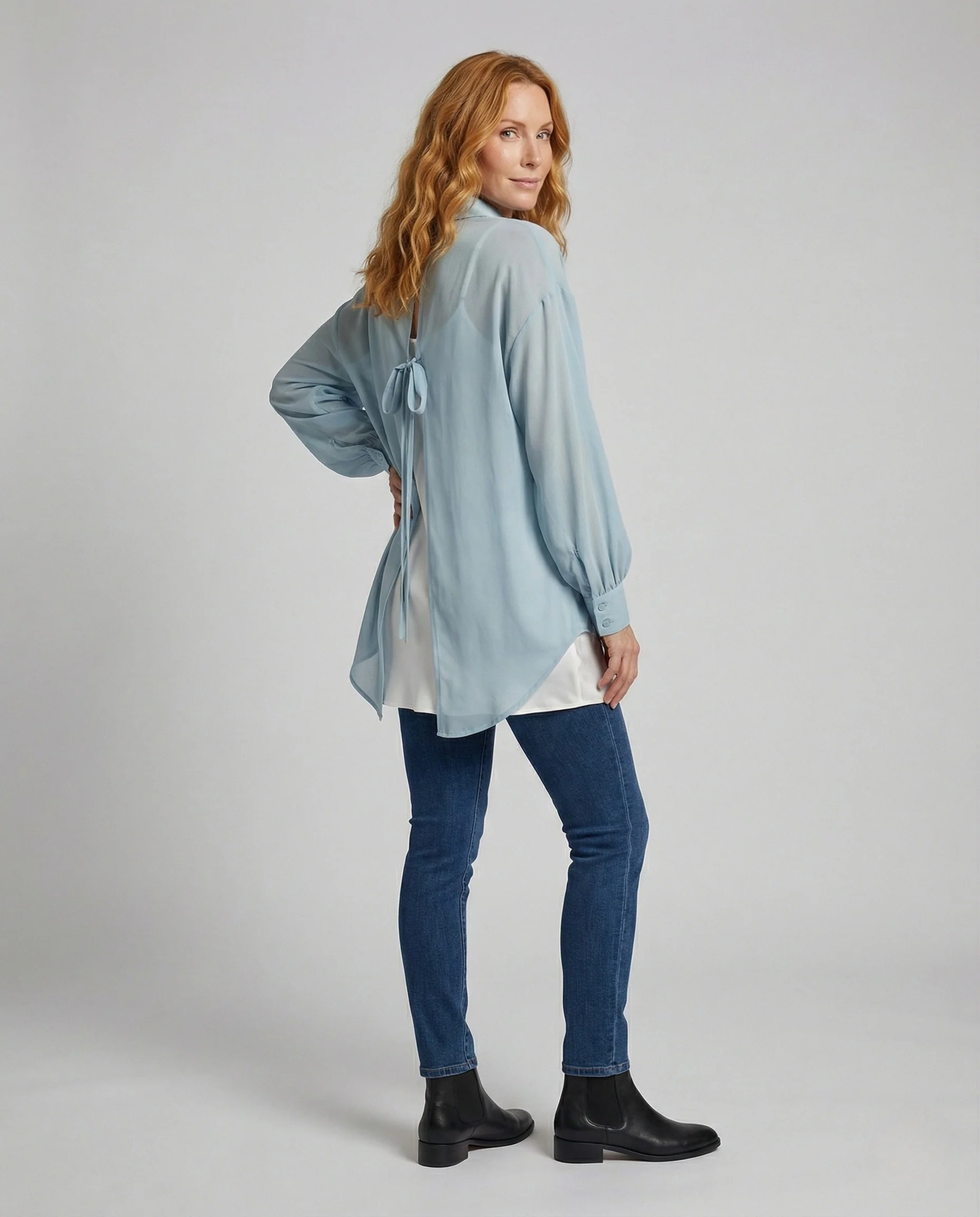Damen Oversize Hemdbluse mit Cut Out Rücken - Image 4