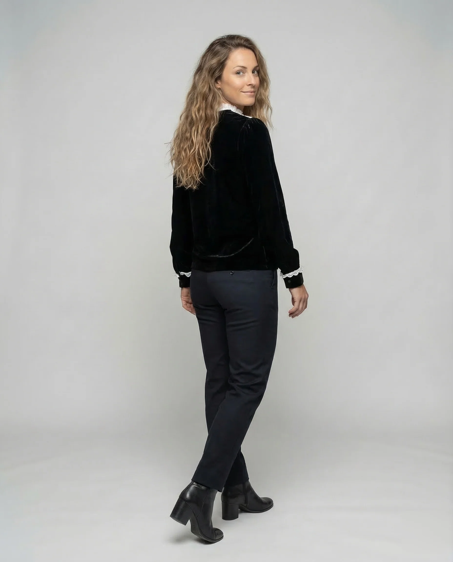 Damen Samtbluse Spitze - Image 4