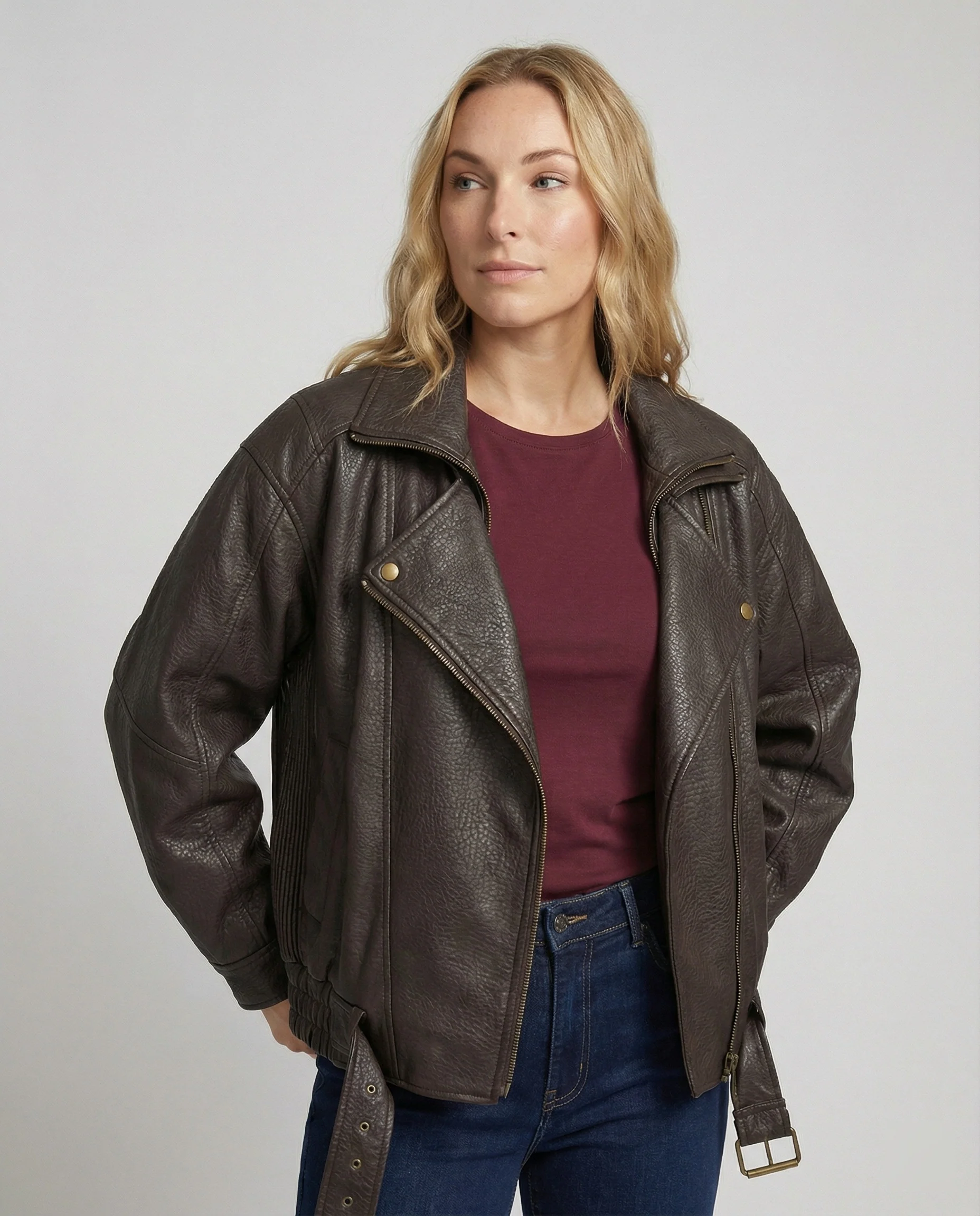 Oversize-Bikerjacke aus strukturiertem Kunstleder mit asymmetrischem Reißverschluss und Taillengürtel Heidi-Mode - Image 4