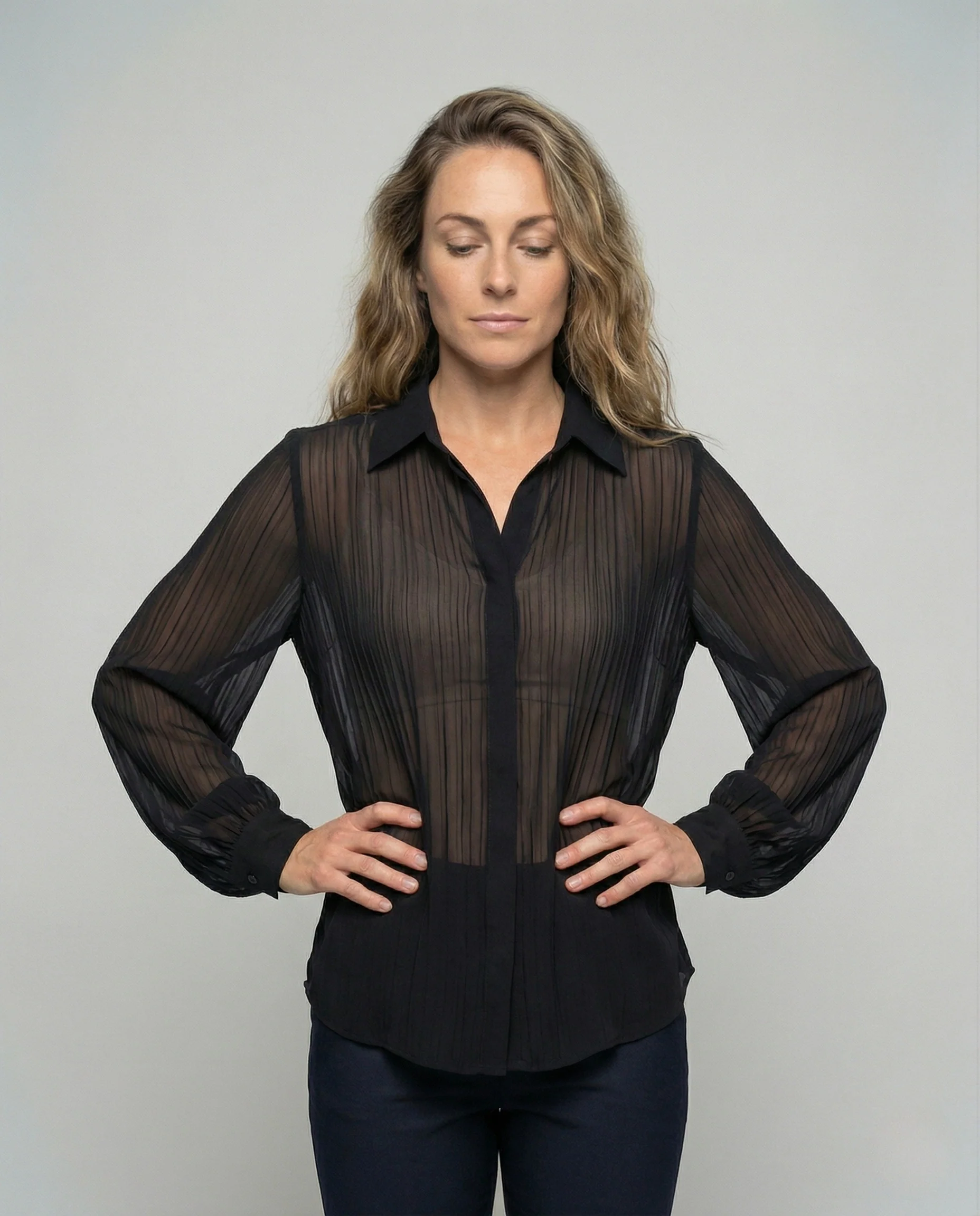 Damen Plissierte Chiffonbluse mit V-Ausschnitt - Image 2