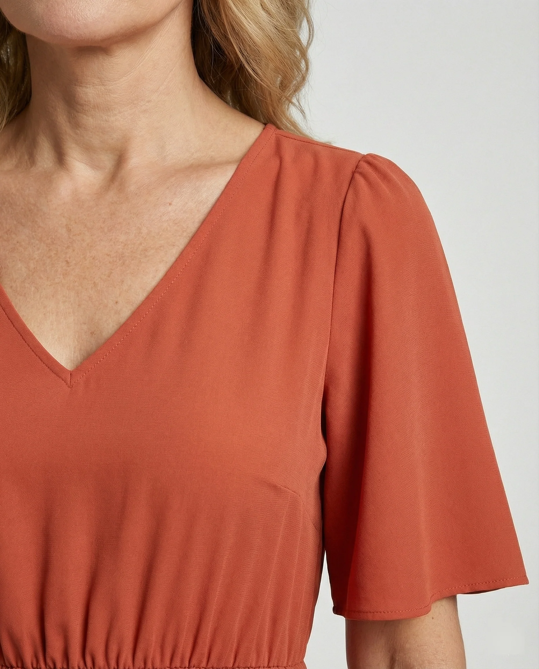 Damen Midikleid Plissee mit V Ausschnitt - Image 3