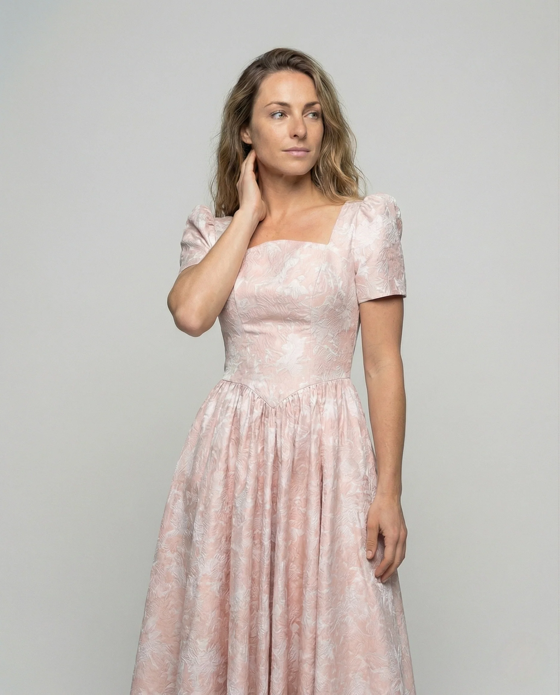 Damen Jacquard Midikleid mit Puffärmeln - Image 2