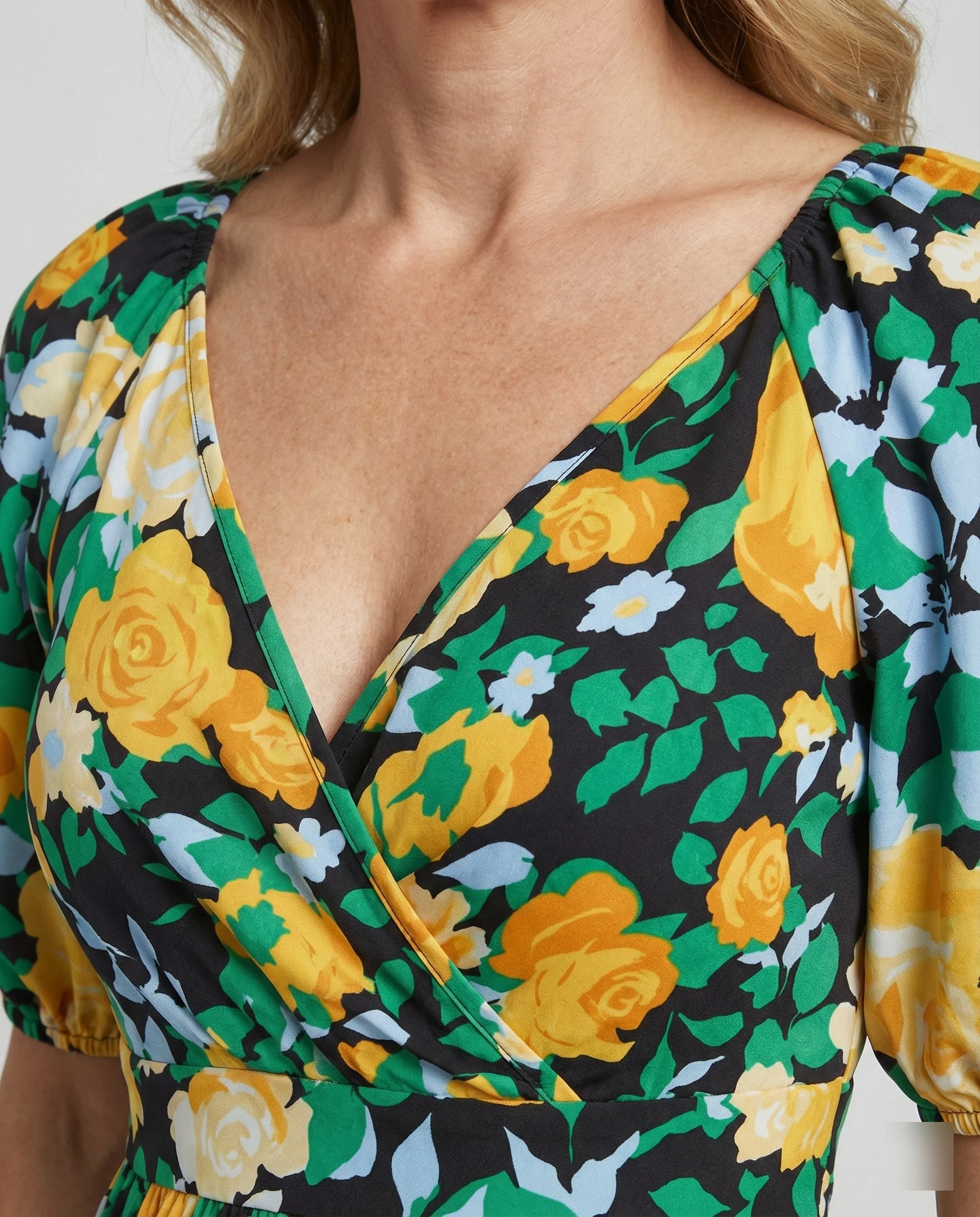 Damen Minikleid floral Wickeloptik - Image 4