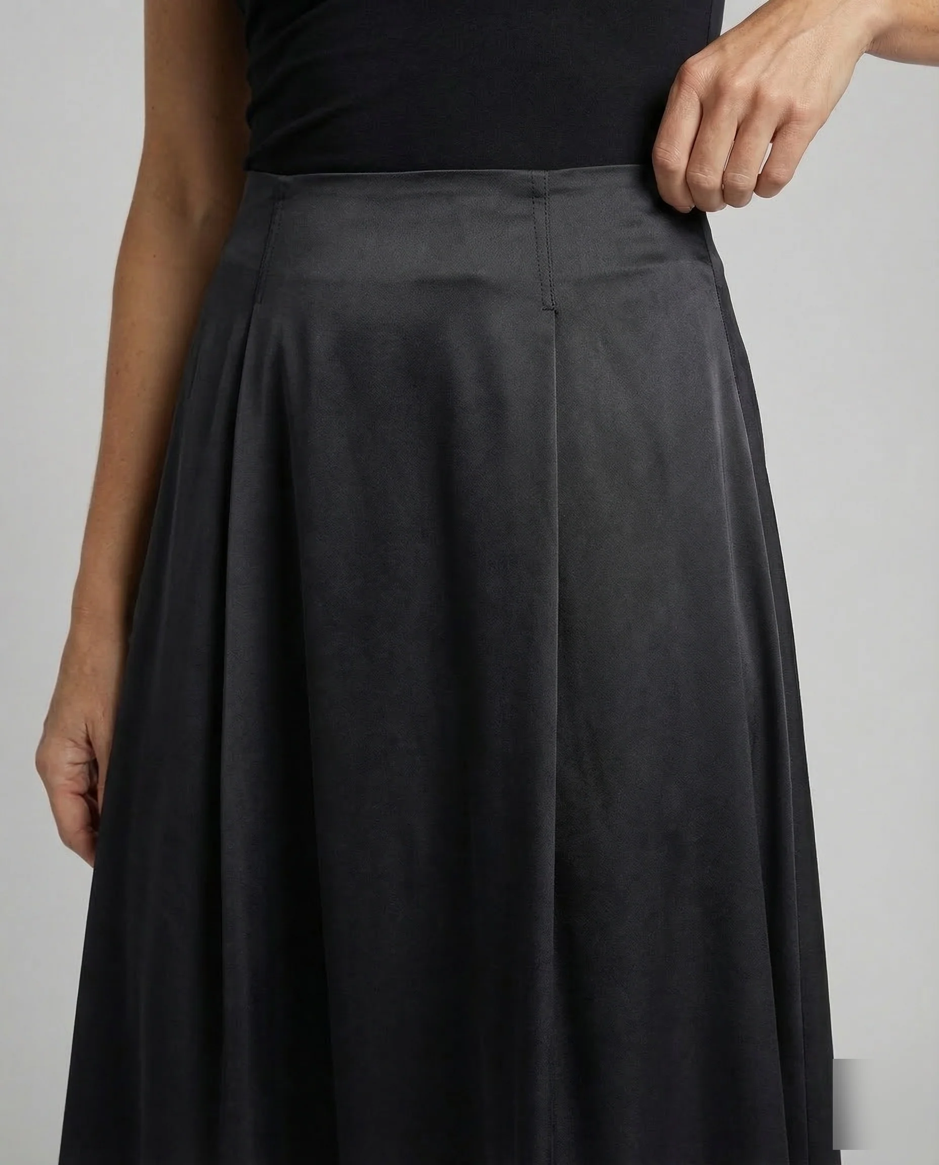 Damen Satin Maxirock Kellerfalten - Image 3