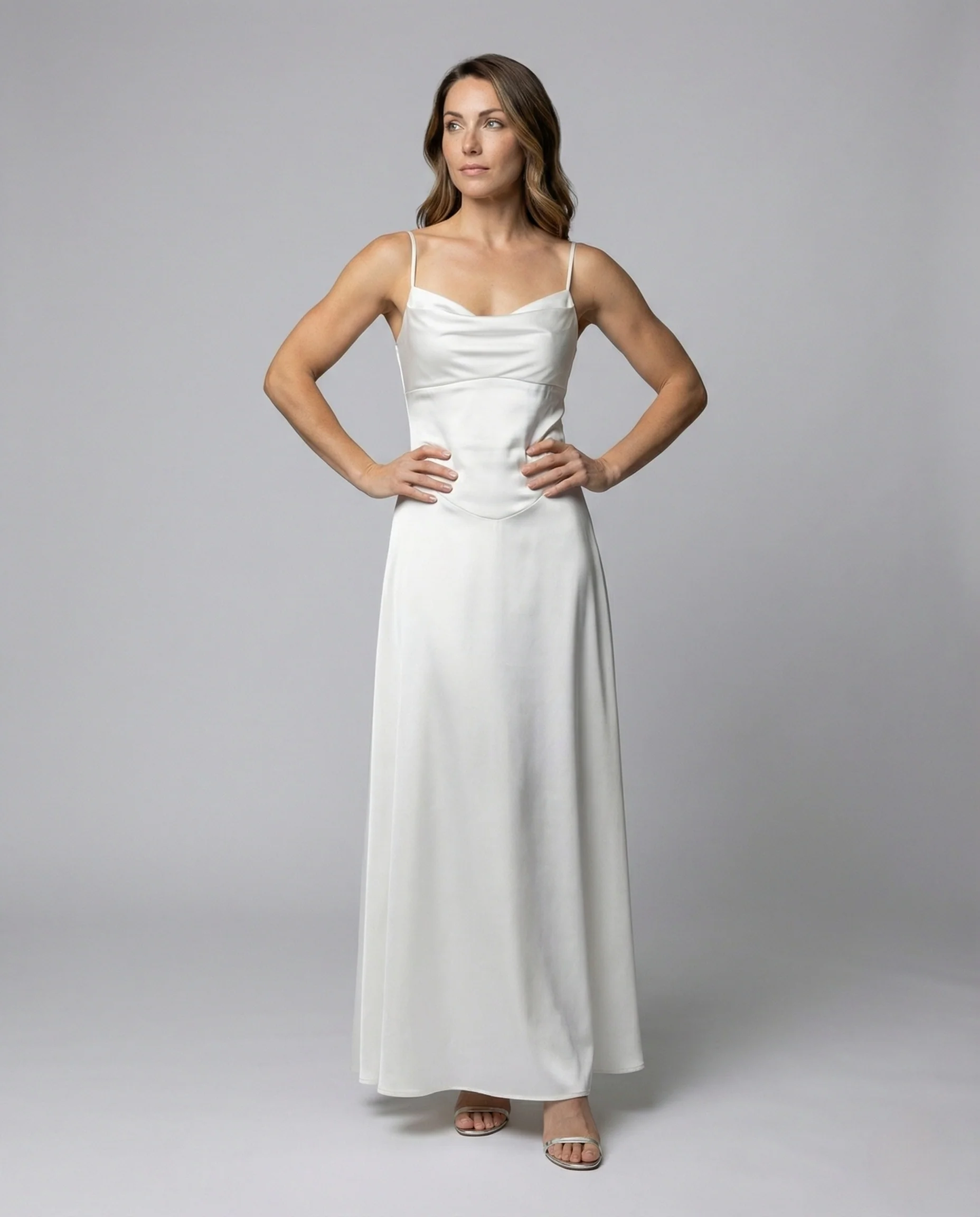 Damen Seidiges Slipkleid mit Wasserfallausschnitt
