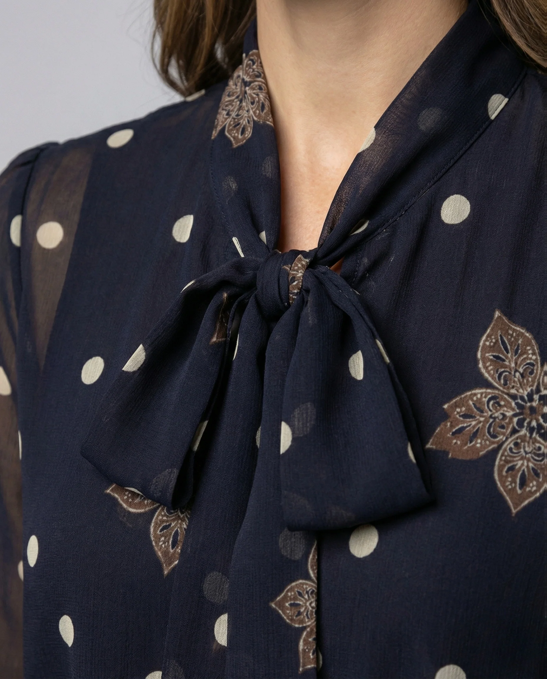 Damen Chiffonbluse mit Krawattenband - Image 4