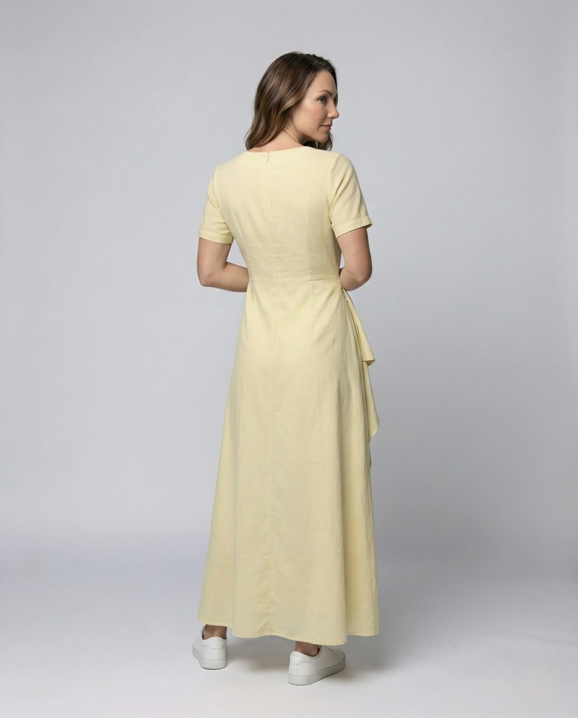 Damen Sommerkleid mit Asymmetrischem Volant - Image 4