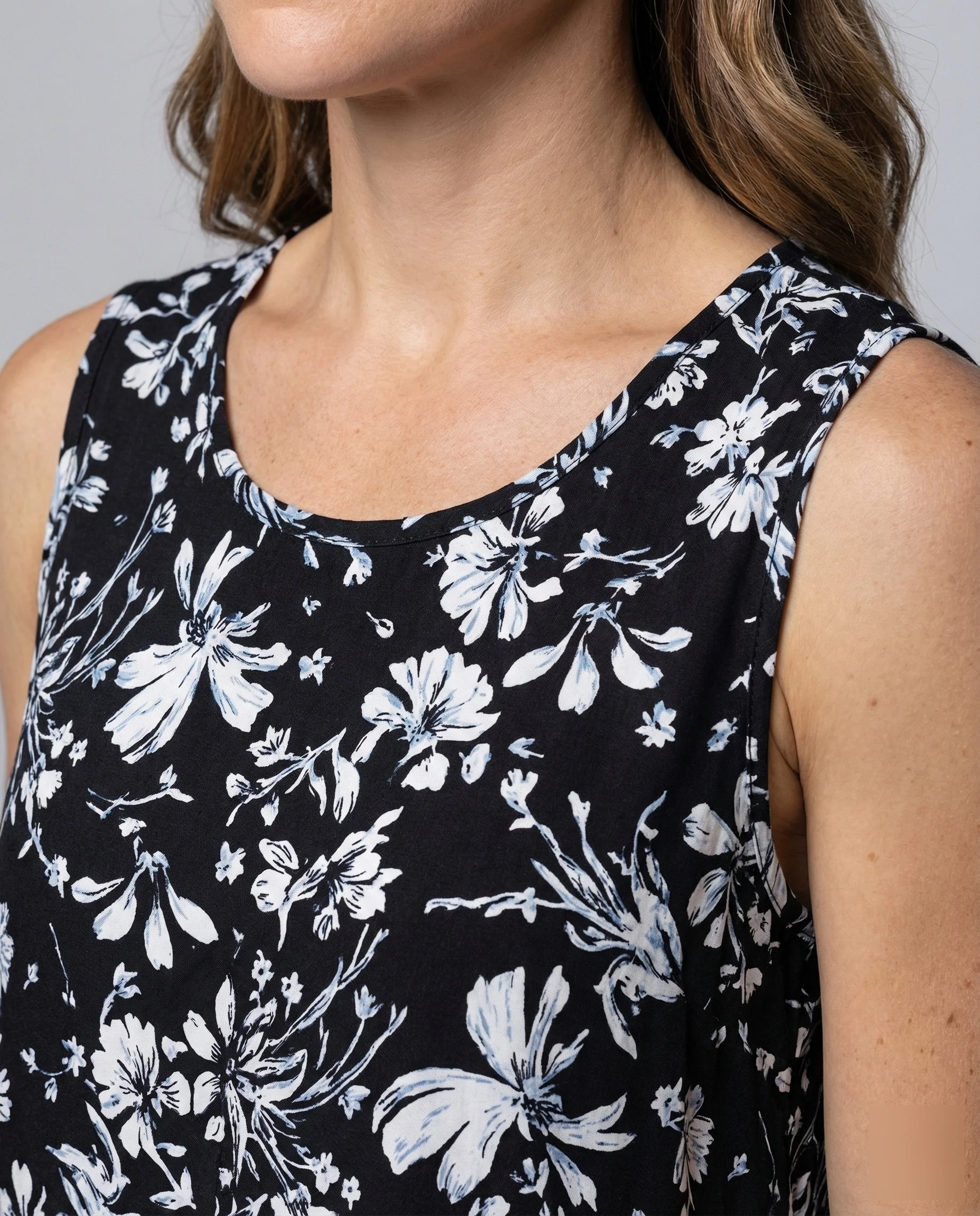 Damen Stufen Maxikleid mit Schmetterlingsprint - Image 3