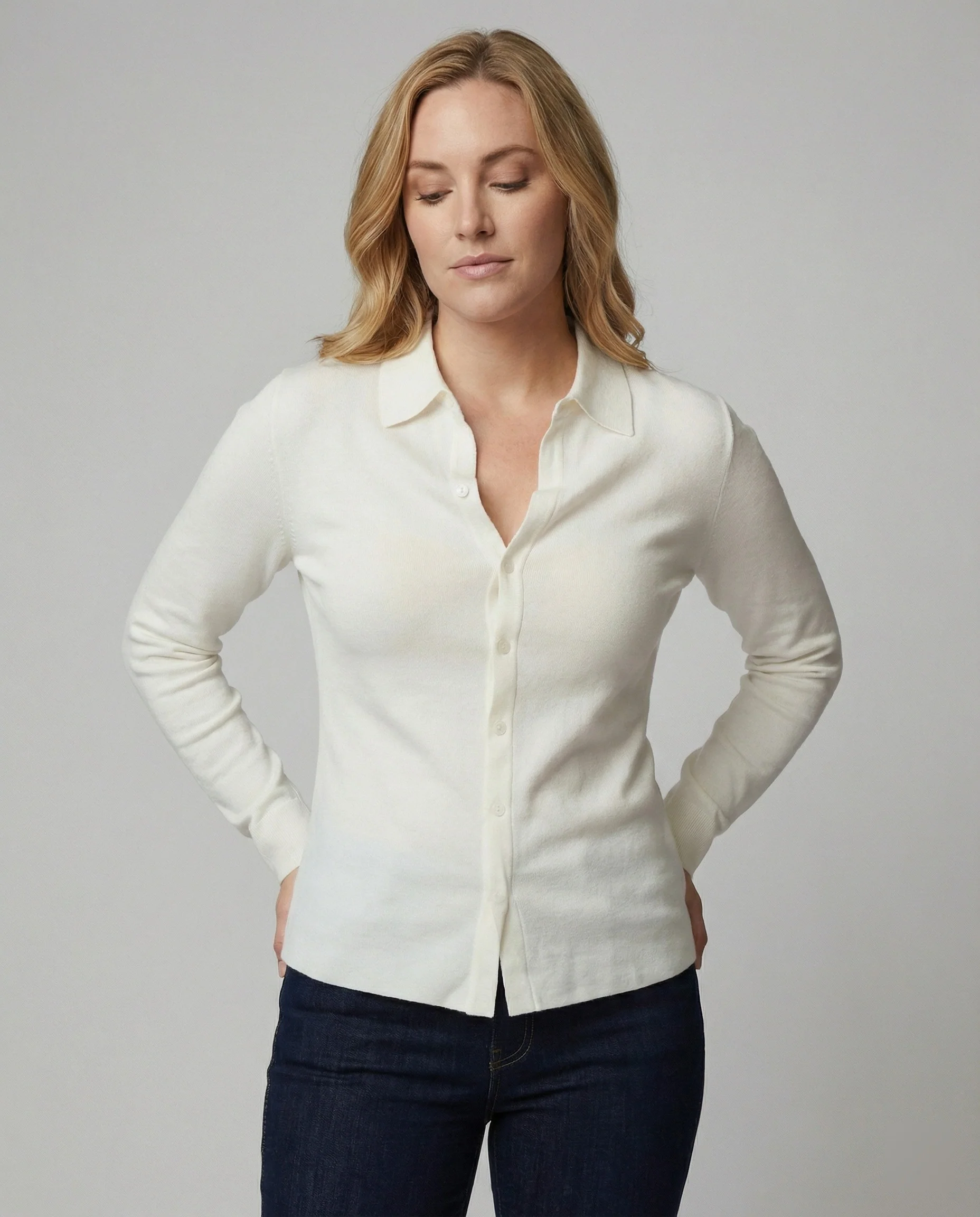 Feinstrick-Hemdbluse mit verdeckter Knopfleiste und verlängerten Manschetten Heidi-Mode