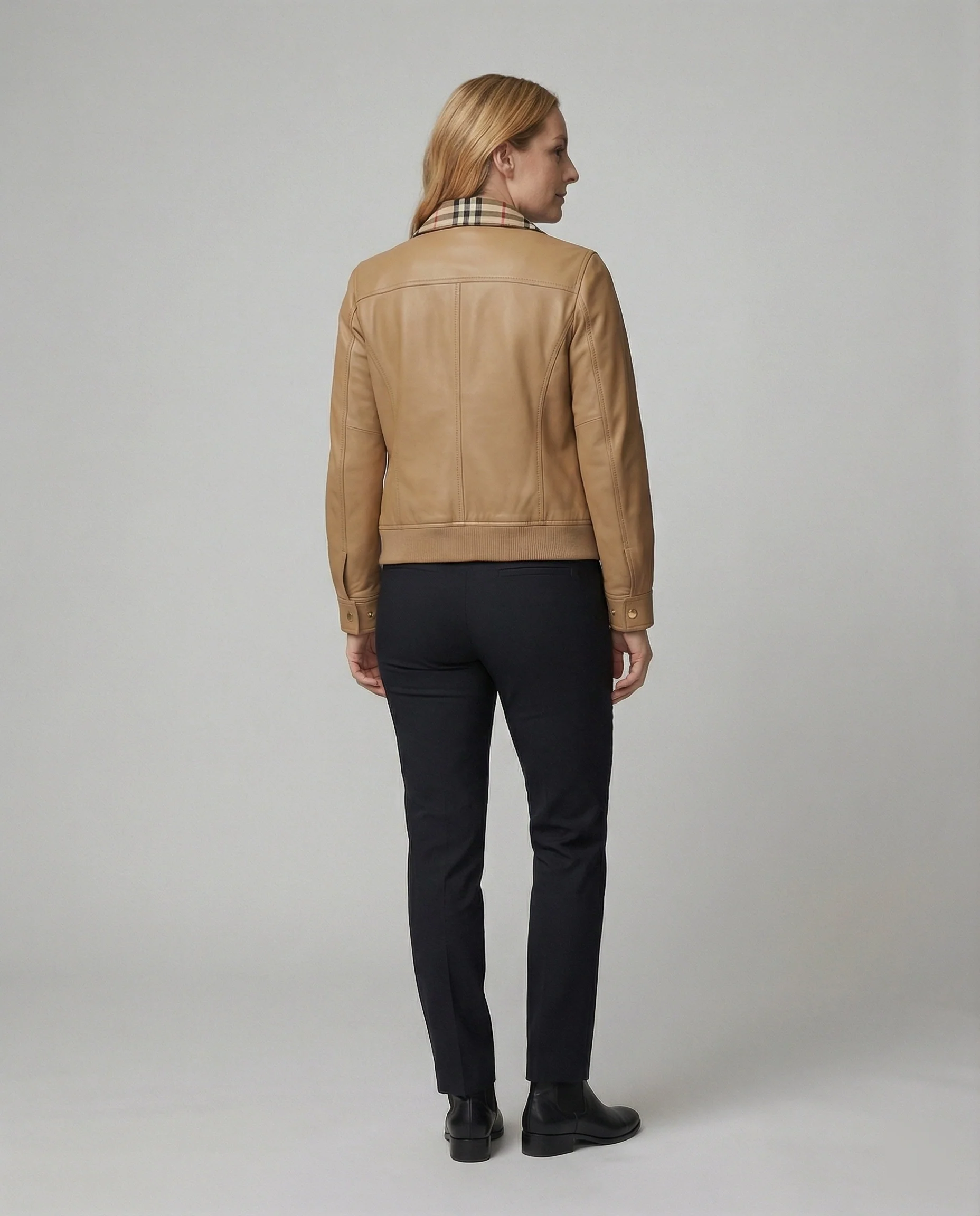 Taillierte Kurzjacke aus Kunstleder mit karierter Innenblende und Reißverschluss Heidi-Mode - Image 2