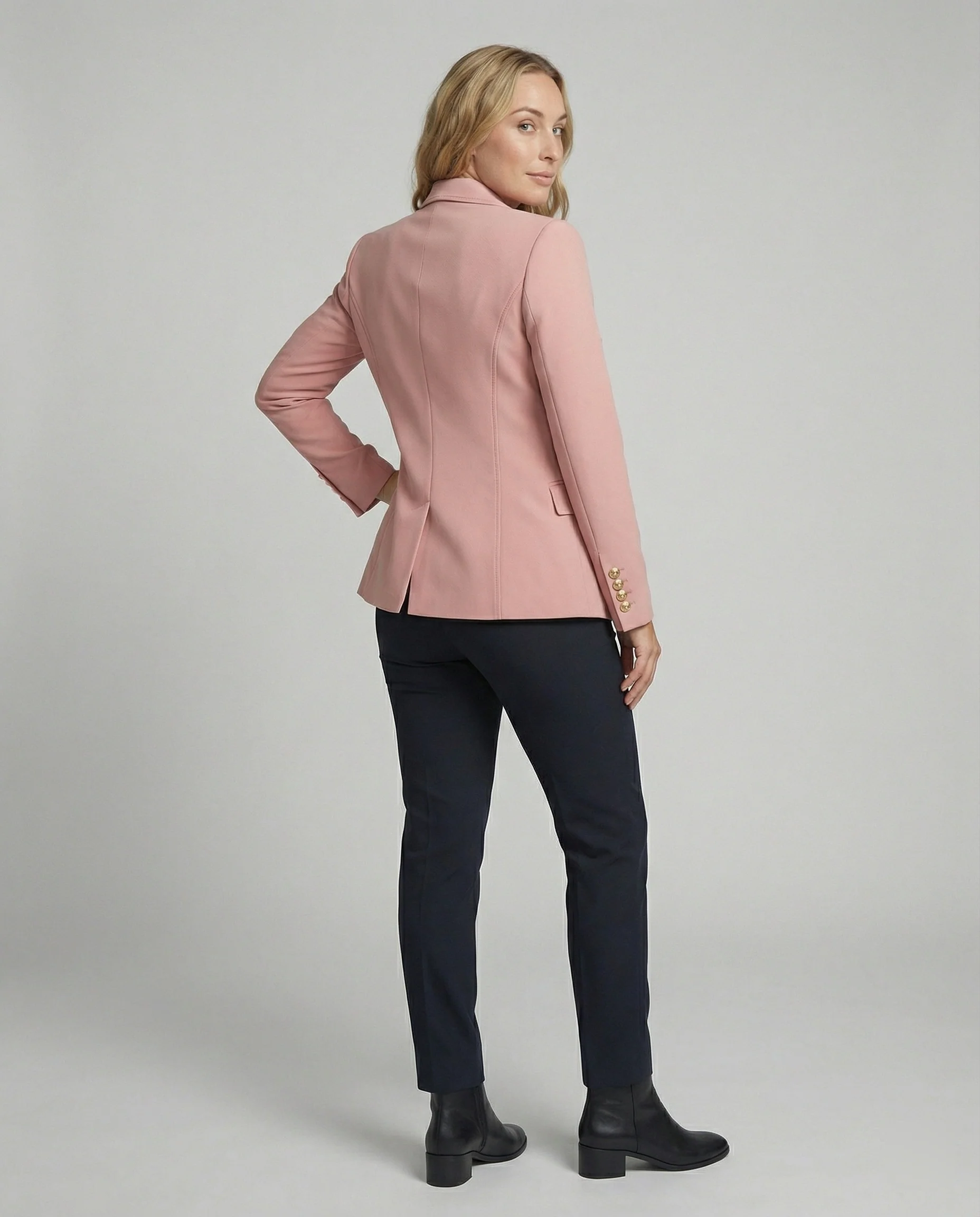 Taillierter Doppelreiher Blazer mit dekorativen Schmuckknöpfen und Pattentaschen Heidi Mode - Image 3