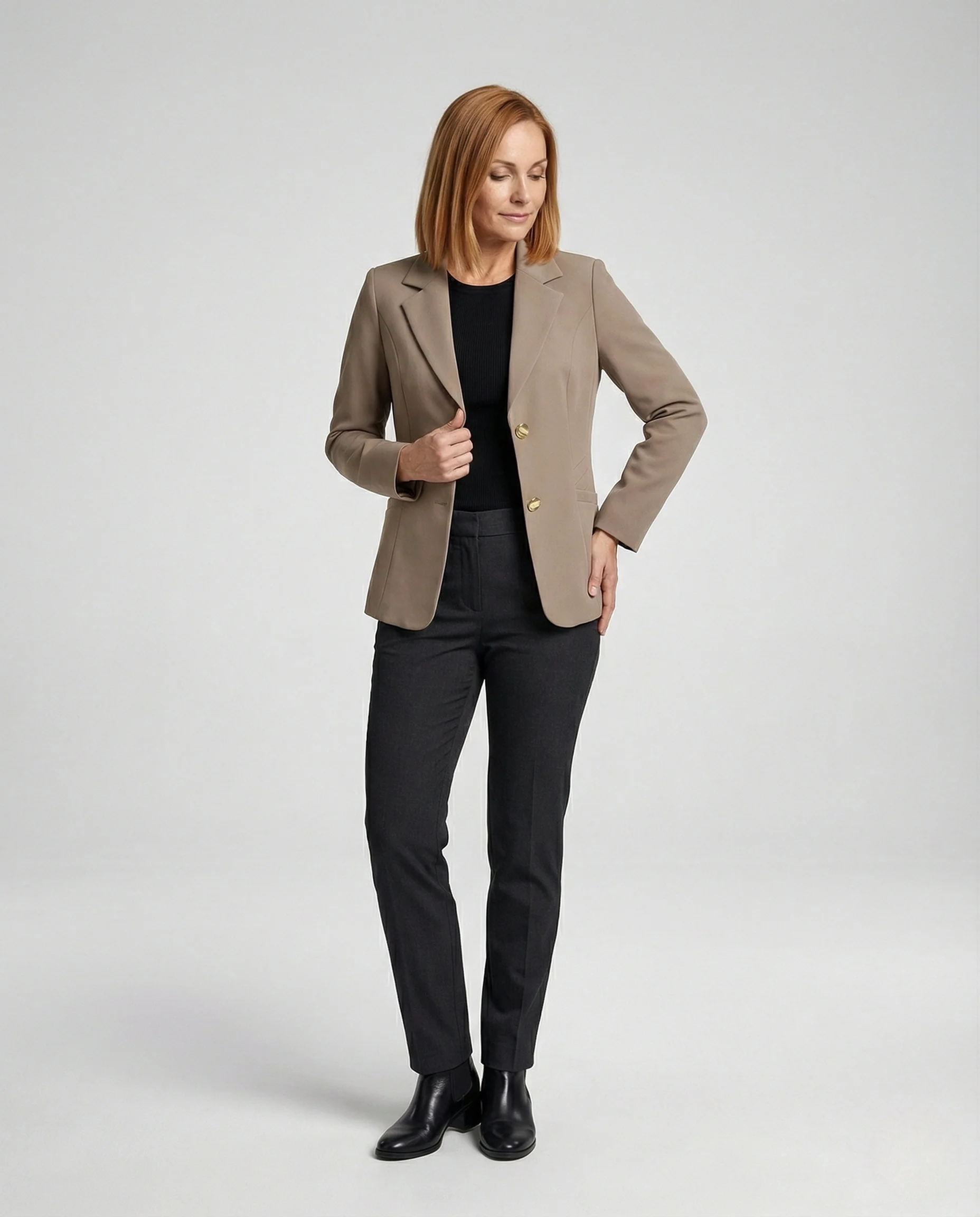 Taillierter Reversblazer mit zwei Zierknöpfen, Eingrifftaschen und femininer Schnitt Heidi Mode