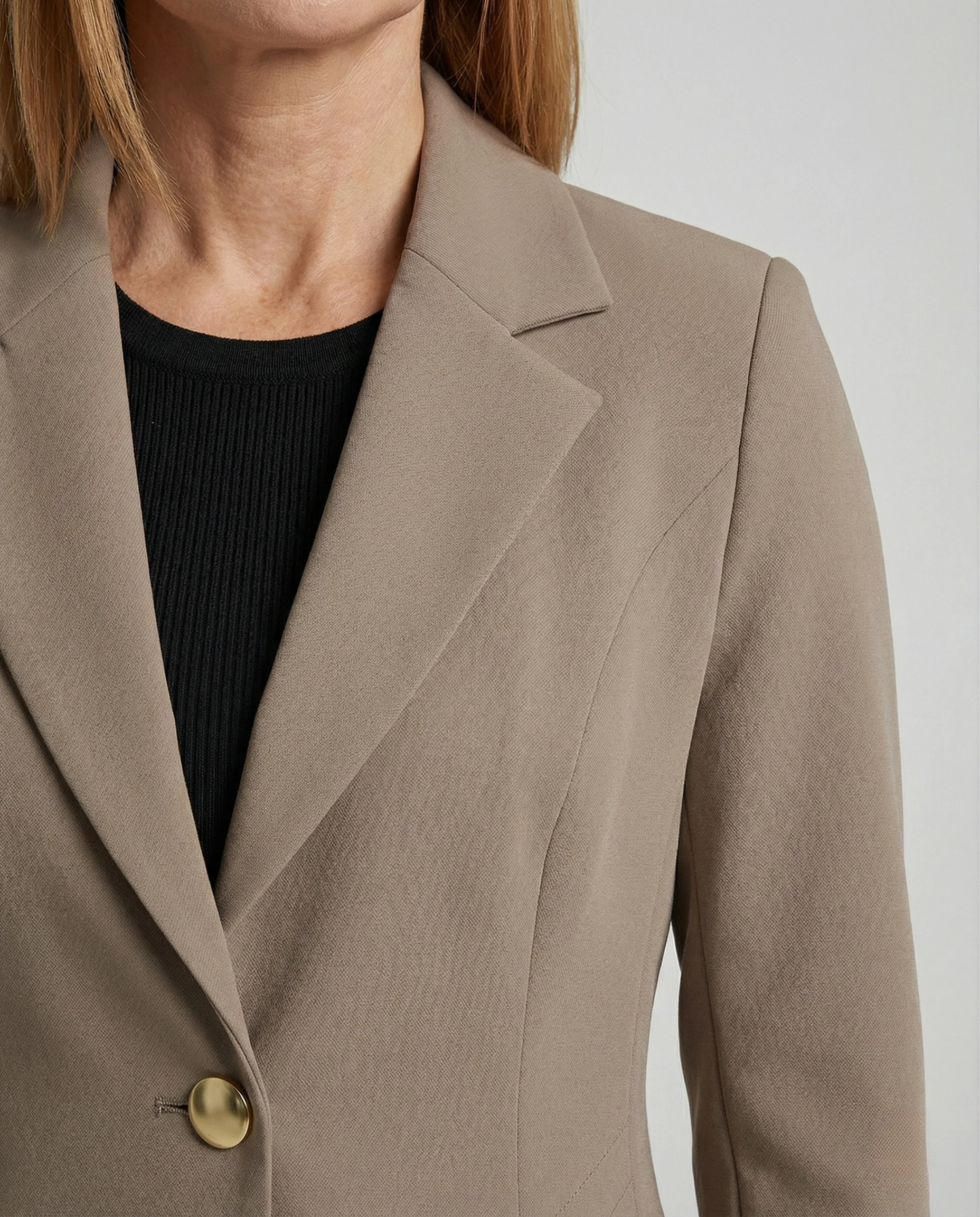 Taillierter Reversblazer mit zwei Zierknöpfen, Eingrifftaschen und femininer Schnitt Heidi Mode - Image 3