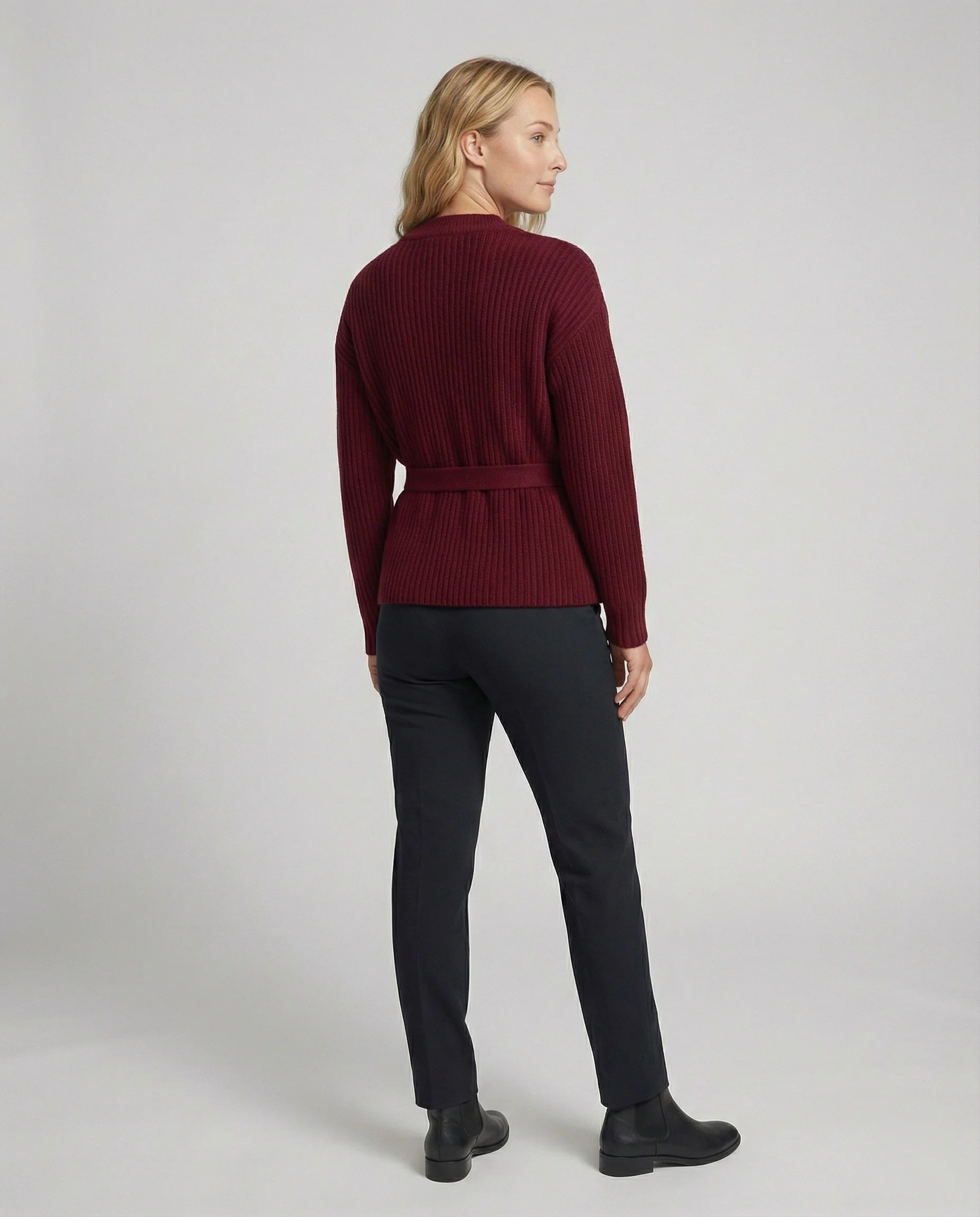 Taillierter Strukturstrick-Cardigan mit Bindegürtel asymmetrischer Knopfleiste und aufgesetzten Taschen Heidi Mode - Image 2