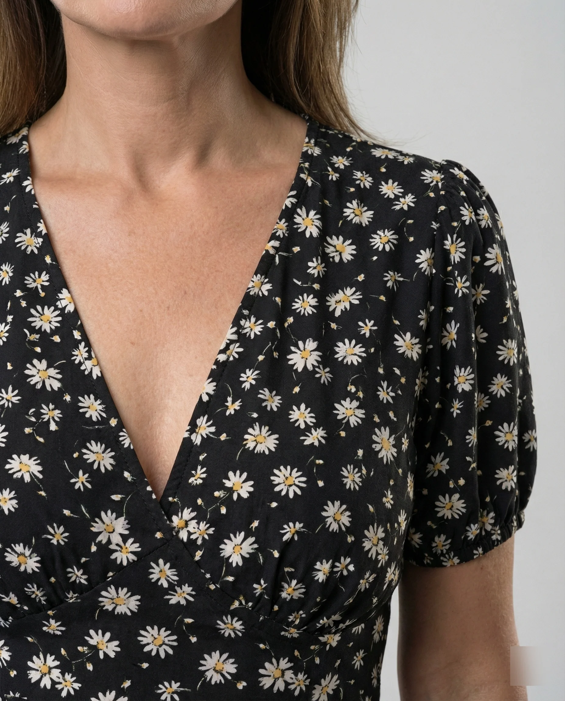 Damen Minikleid tailliert mit Puffärmeln - Image 4