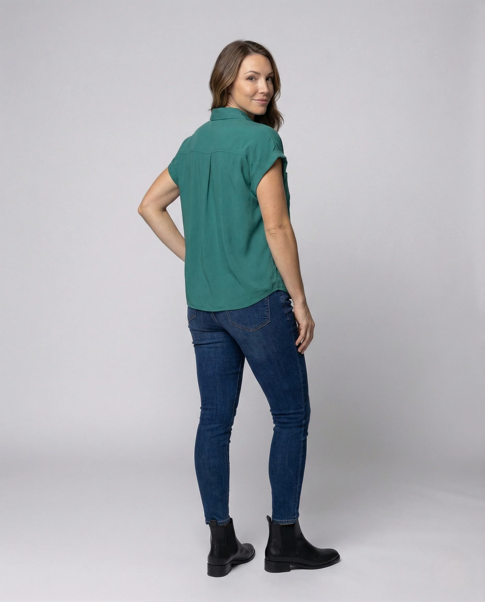 Damen Verkürzte Hemdbluse mit Brusttaschen - Image 3