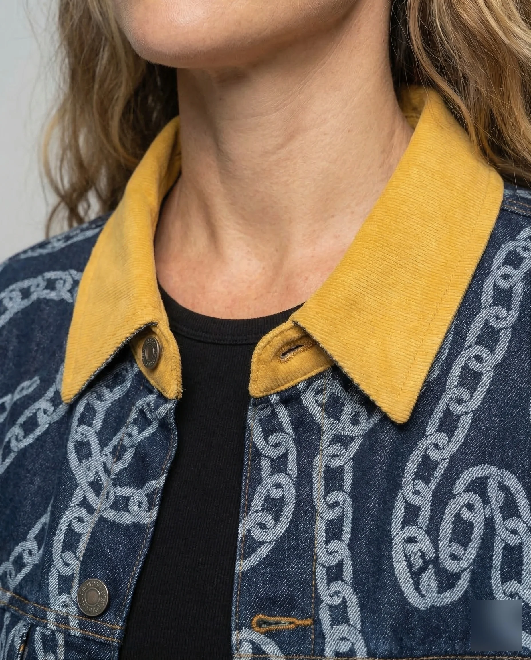 Damen Weite Jeansjacke Kettenprint - Image 3