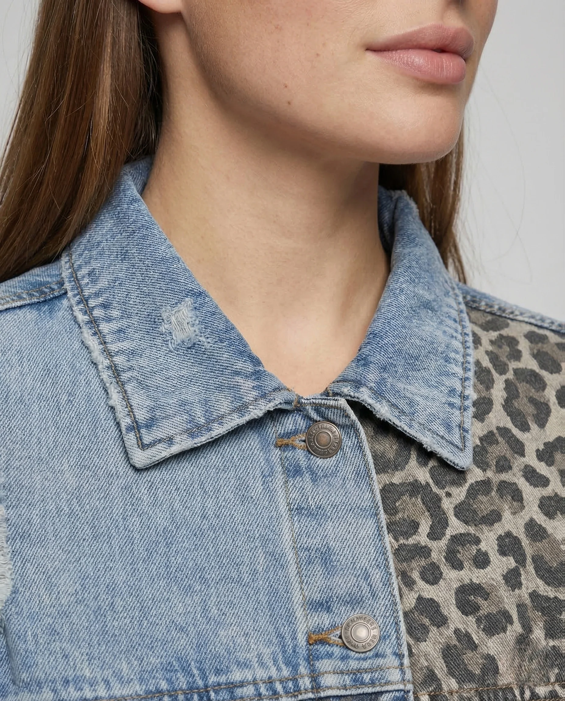 Damen Jeansjacke Oversize Leopardenbesatz Used - Image 3