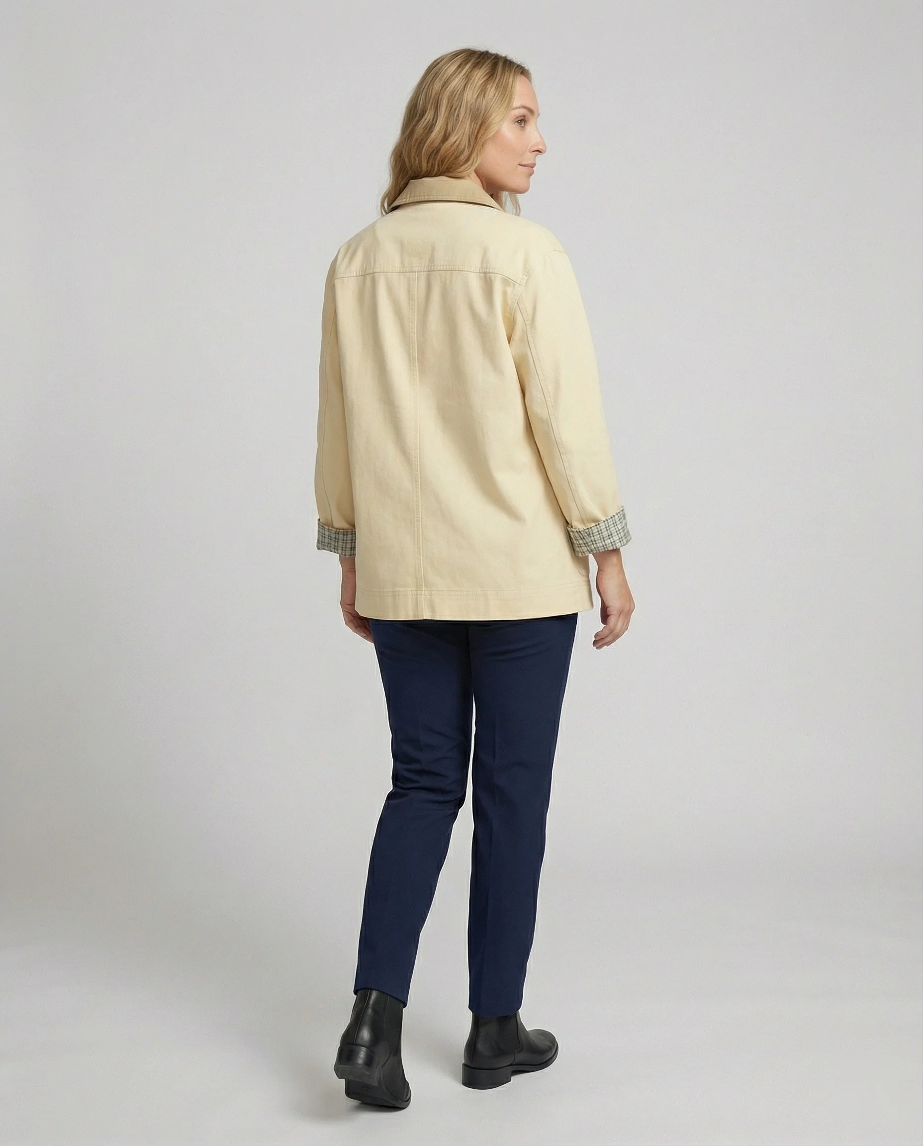 Weit geschnittene Übergangsjacke mit kariertem Ärmelaufschlag und Hemdkragen Heidi-Mode - Image 3