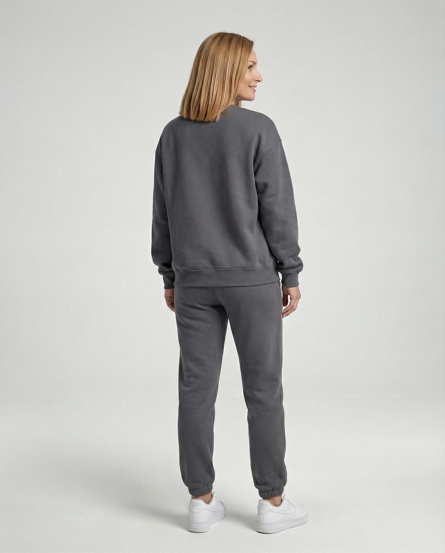 Damen Jogginganzug mit College Aufdruck - Image 6