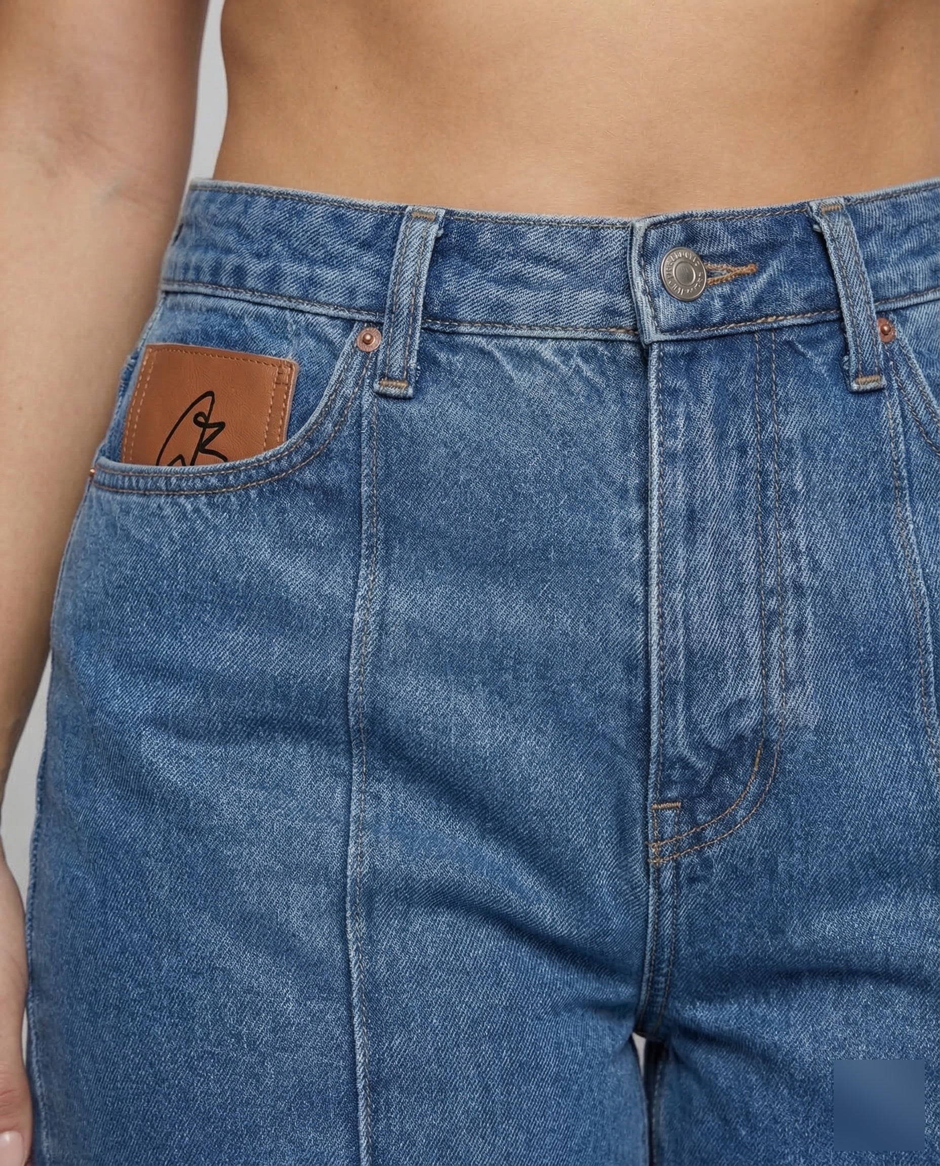 Damen Denim Bermuda Bestickt - Image 3