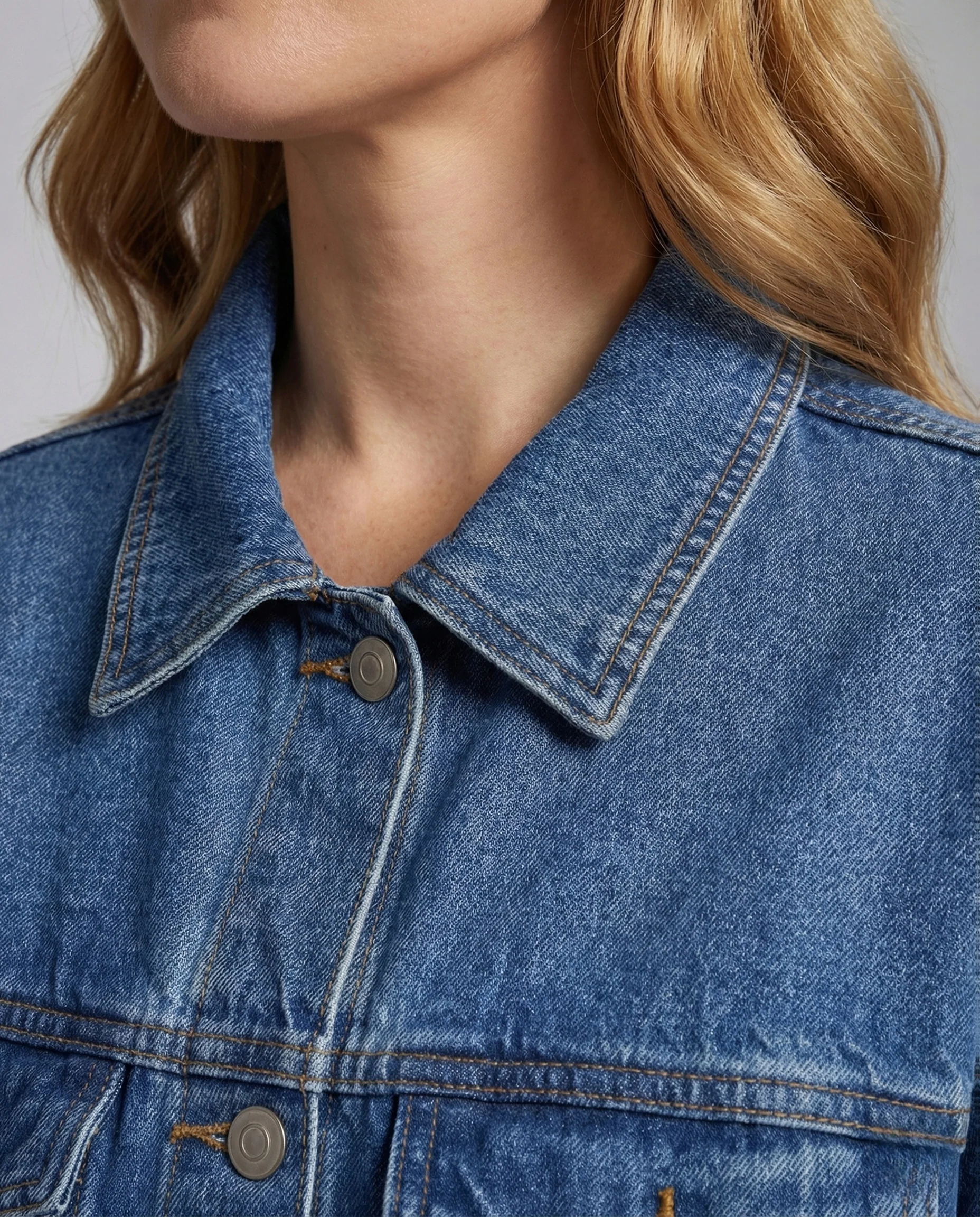Damen Oversize Jeansjacke mit Brusttaschen und Klassischem Kragen - Image 3