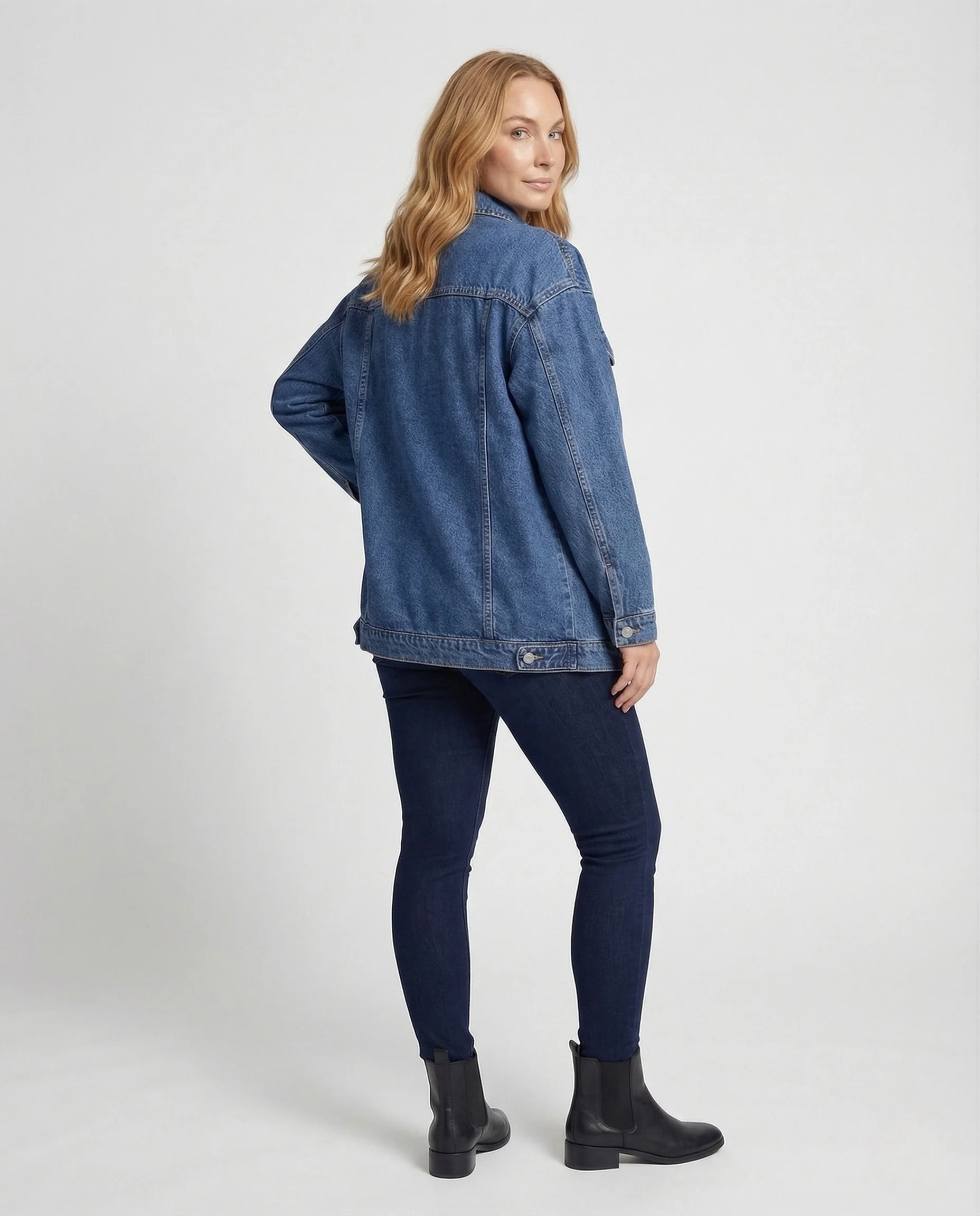 Damen Oversize Jeansjacke mit Brusttaschen und Klassischem Kragen - Image 4