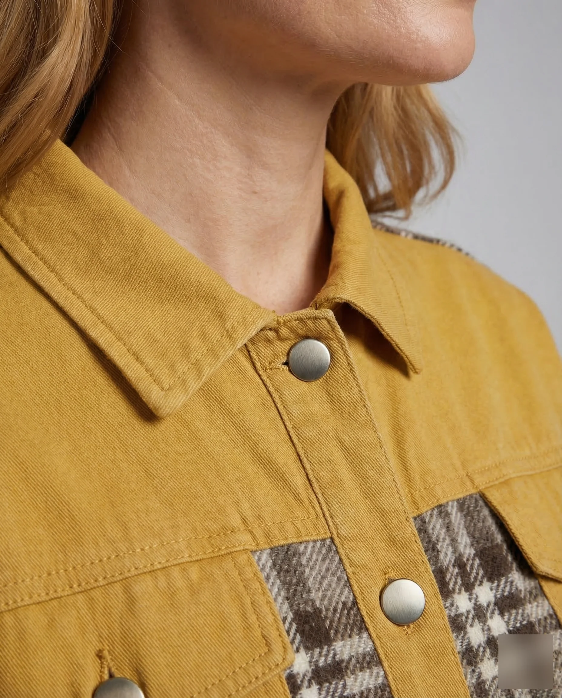 Damen Jeansjacke Oversize Karoeinsätze - Image 3