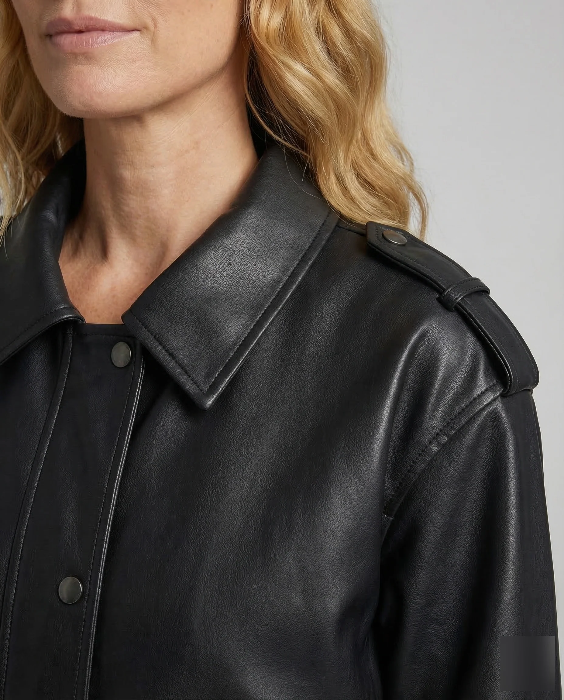 Damen Kunstlederjacke Cropped - Image 3