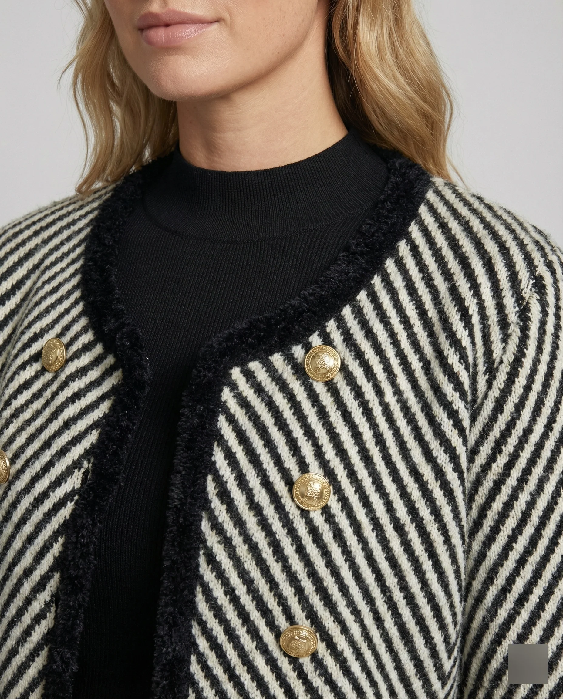 Zweiteiliges Bouclé-Set mit kurzer Strickjacke und Feinstrick-Midirock Heidi Mode - Image 3