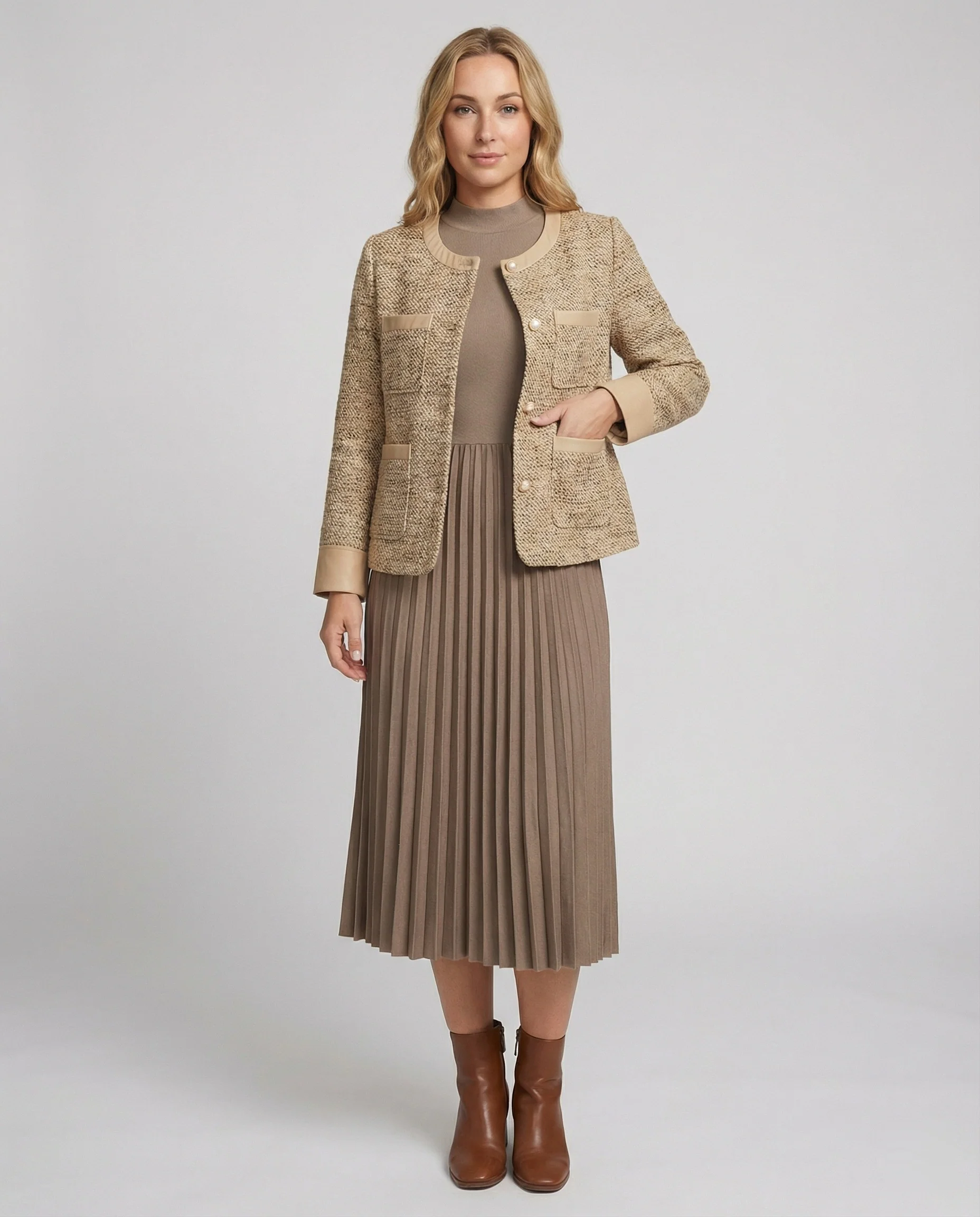 Zweiteiliges Ensemble Boucléjacke mit Rundhalsausschnitt und plissiertem Midikleid